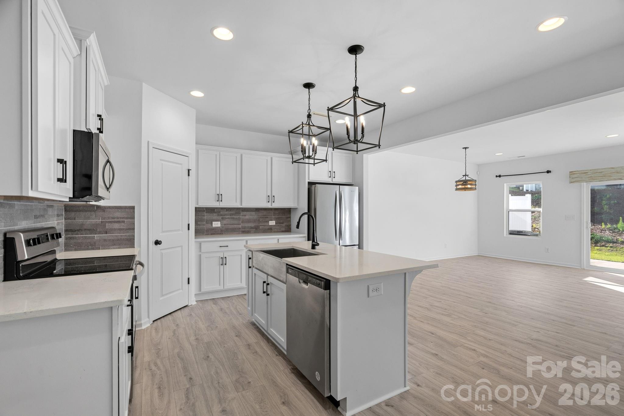 11908 Basking Drive Property Photo 7
