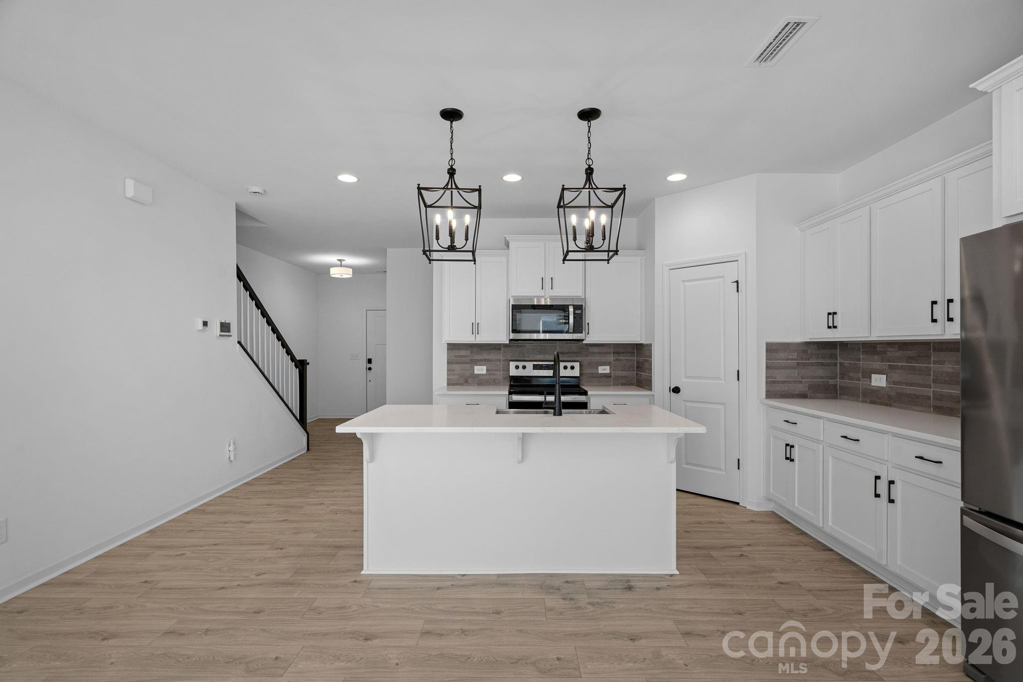 11908 Basking Drive Property Photo 8