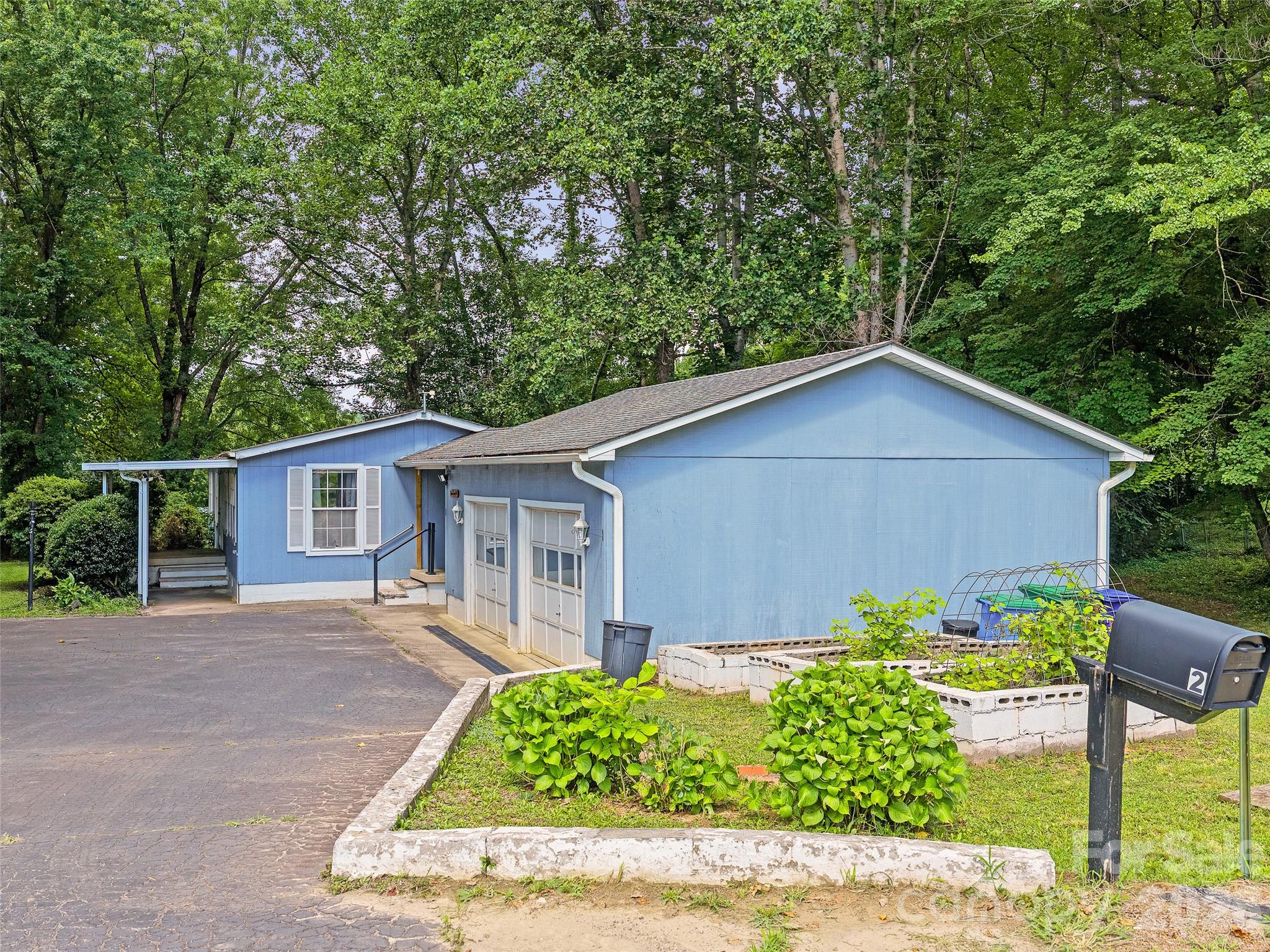 2 Lost Forest Drive Property Photo 1