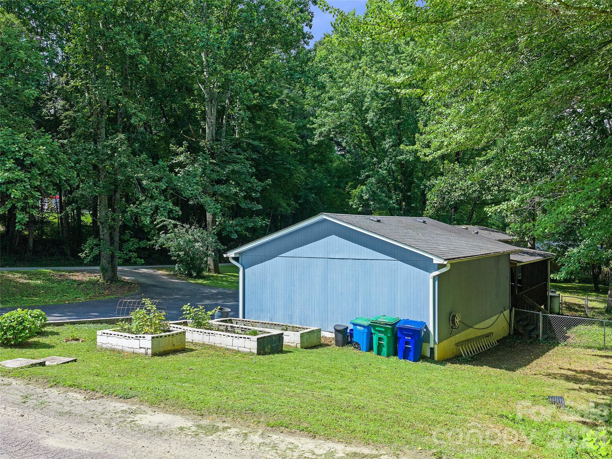 2 Lost Forest Drive Property Photo 30