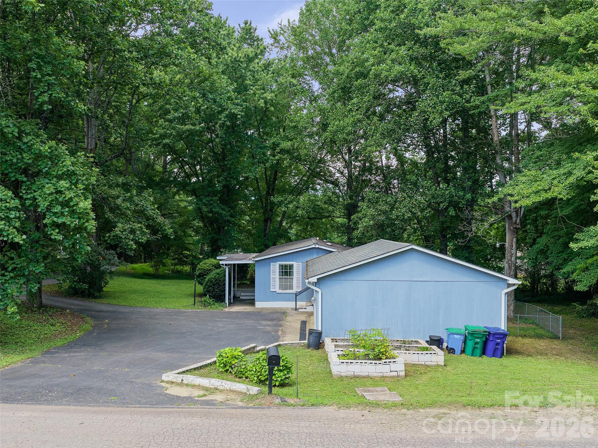 2 Lost Forest Drive Property Photo 33