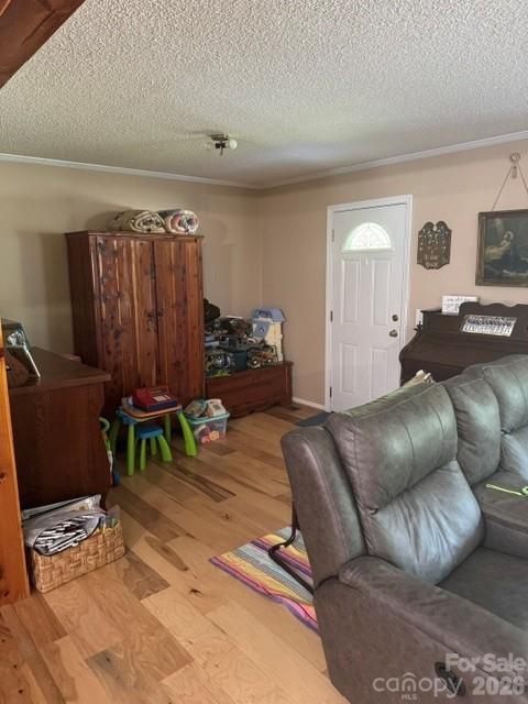 213 E 3rd Street Property Photo 4