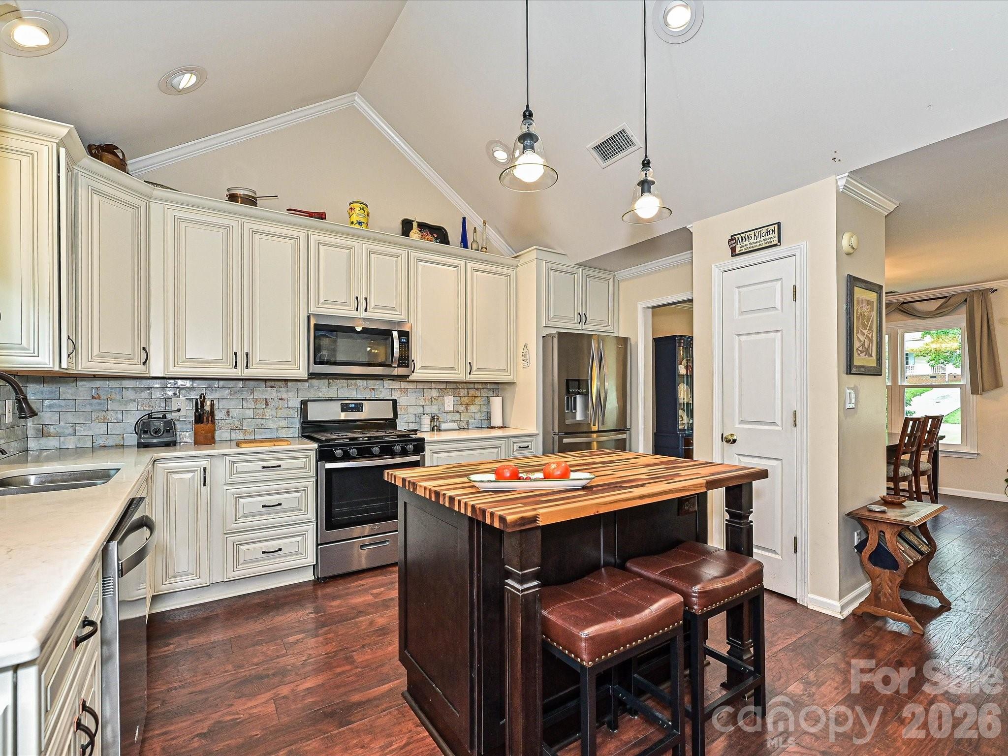 4402365 Property Photo 6