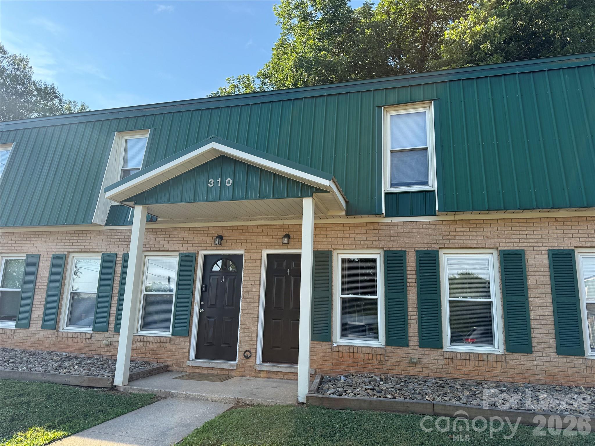 310 W Catawba Avenue 4 Property Photo 1