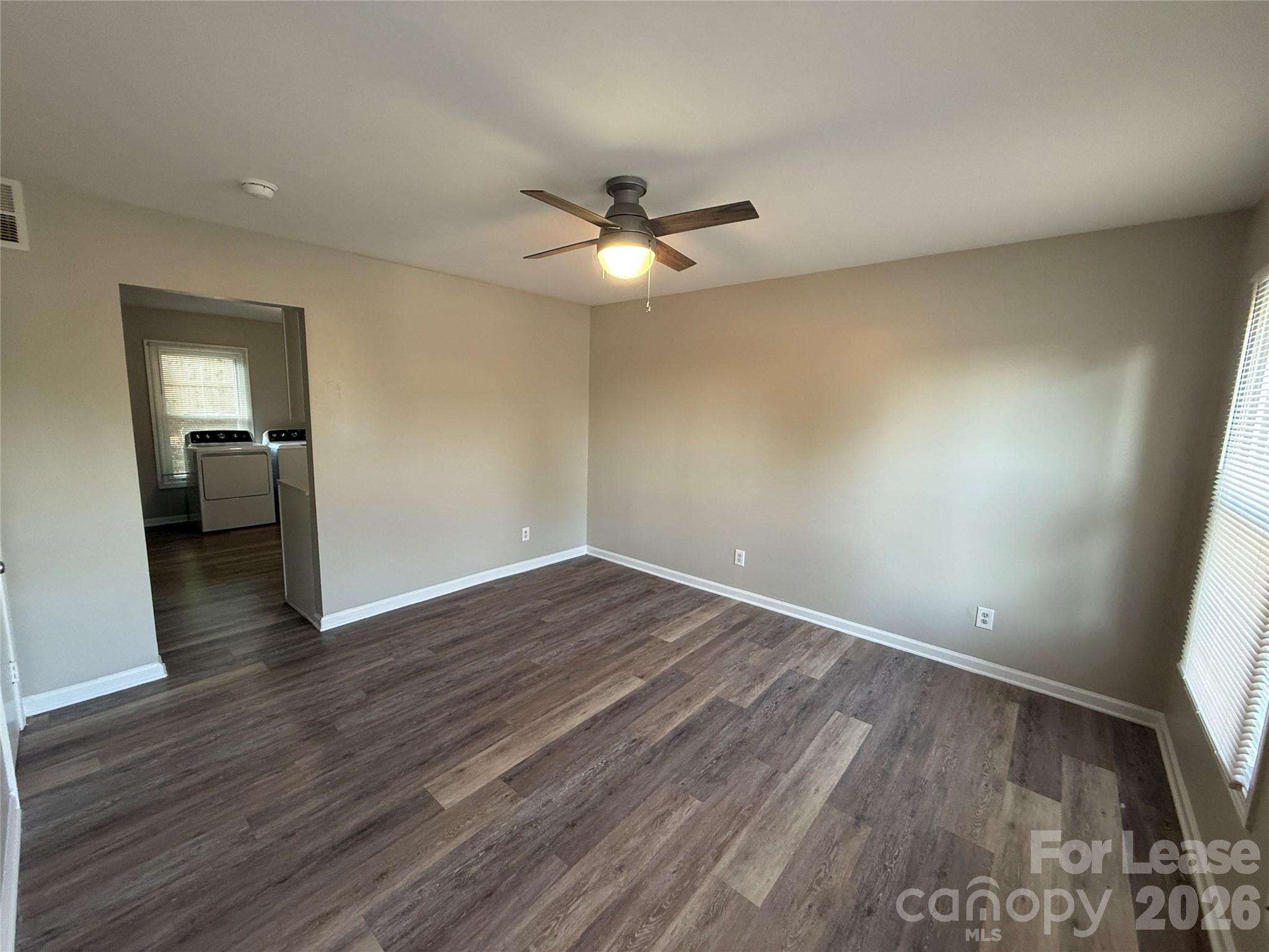 310 W Catawba Avenue 4 Property Photo 2