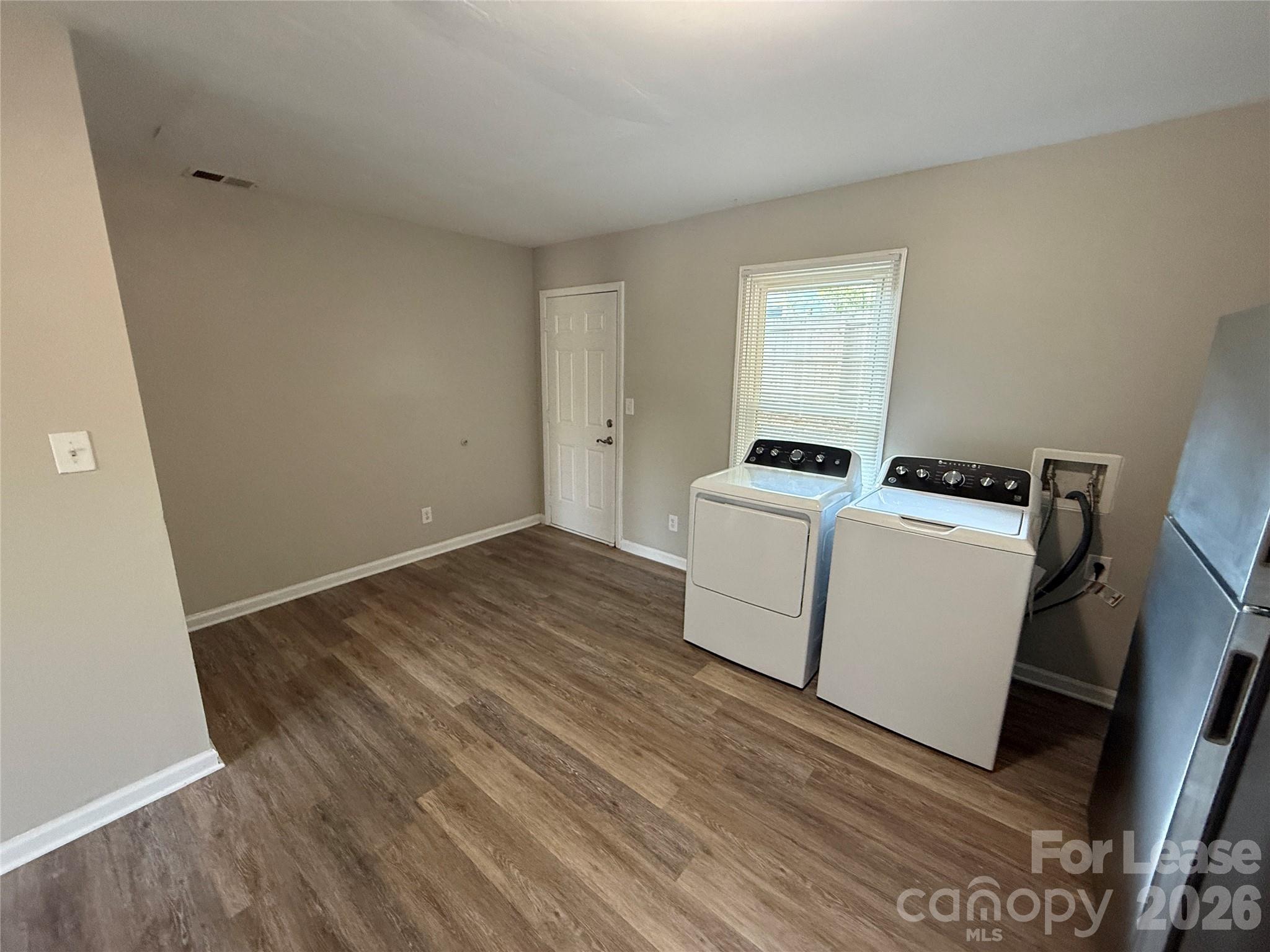 310 W Catawba Avenue 4 Property Photo 3