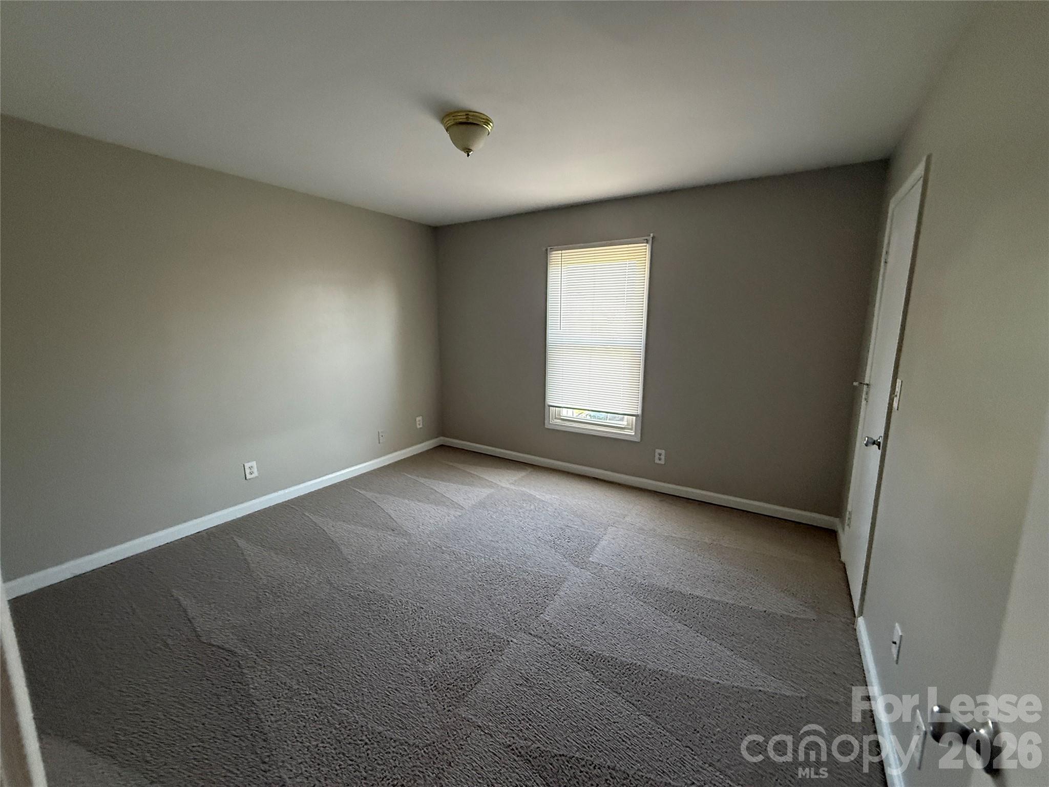 310 W Catawba Avenue 4 Property Photo 5