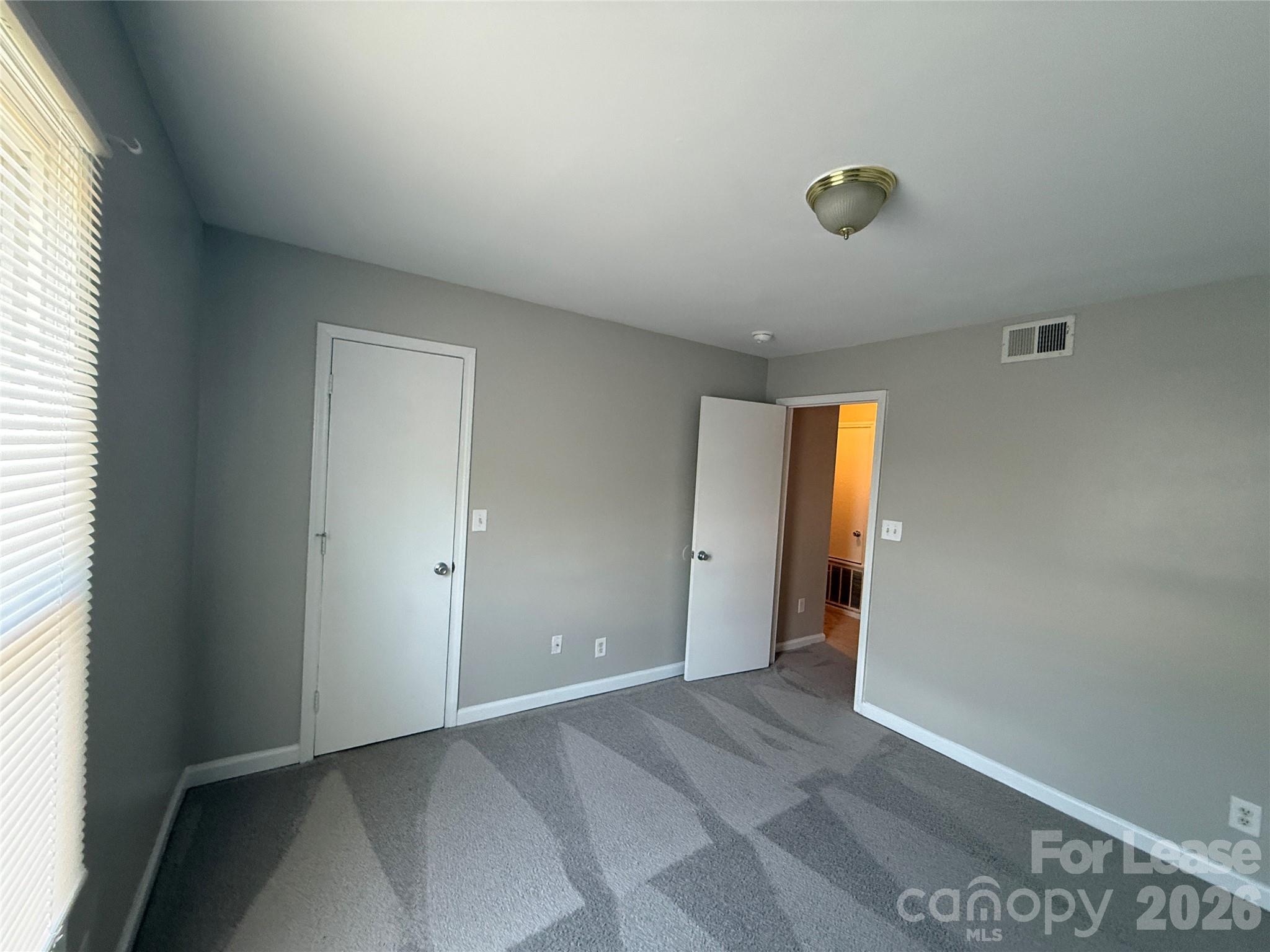 310 W Catawba Avenue 4 Property Photo 6