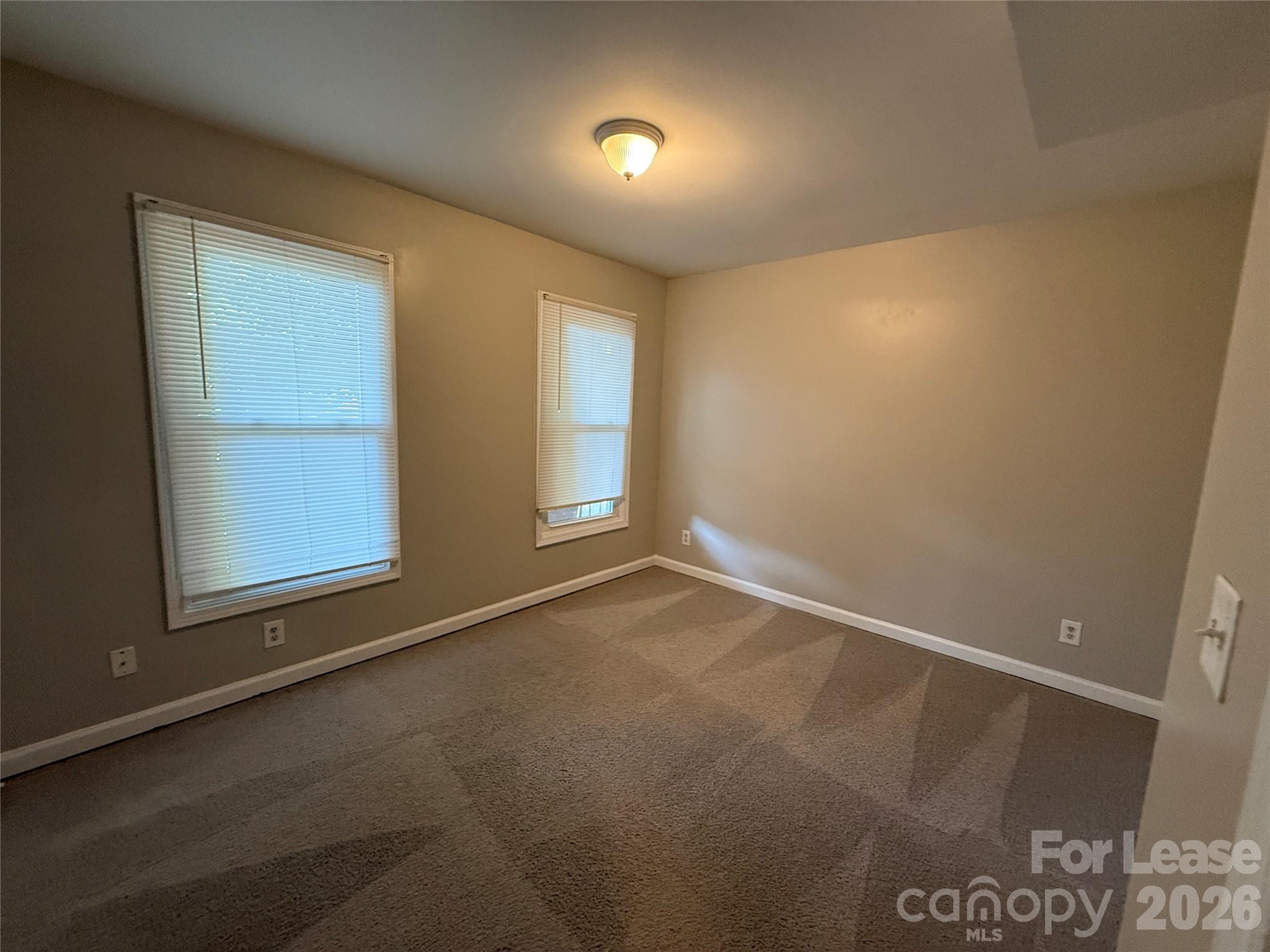 310 W Catawba Avenue 4 Property Photo 7