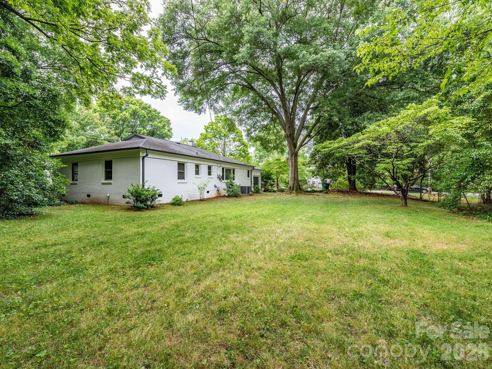 1301 N Sharon Amity Road Property Photo 11