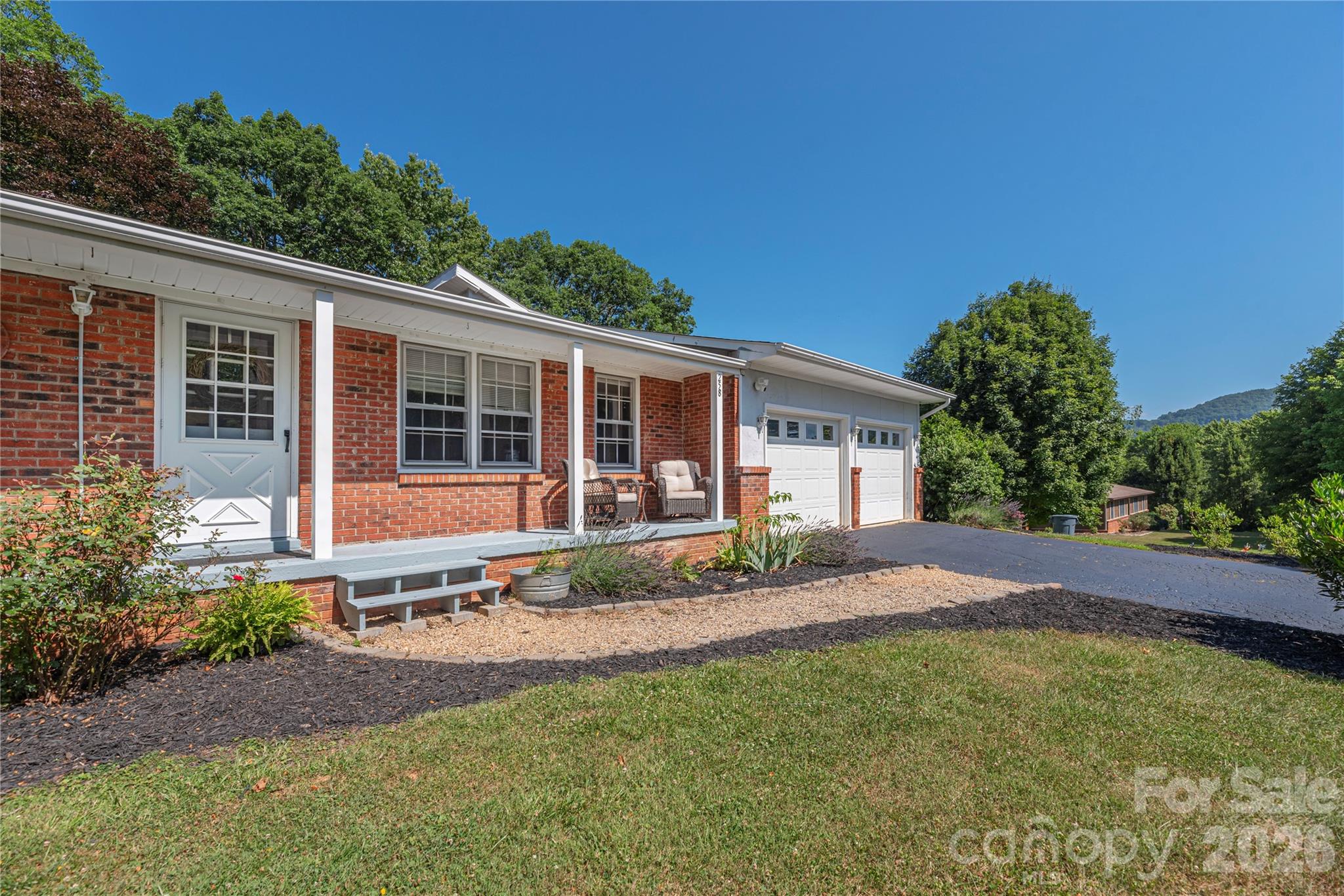 258 Camelot Drive Property Photo 10