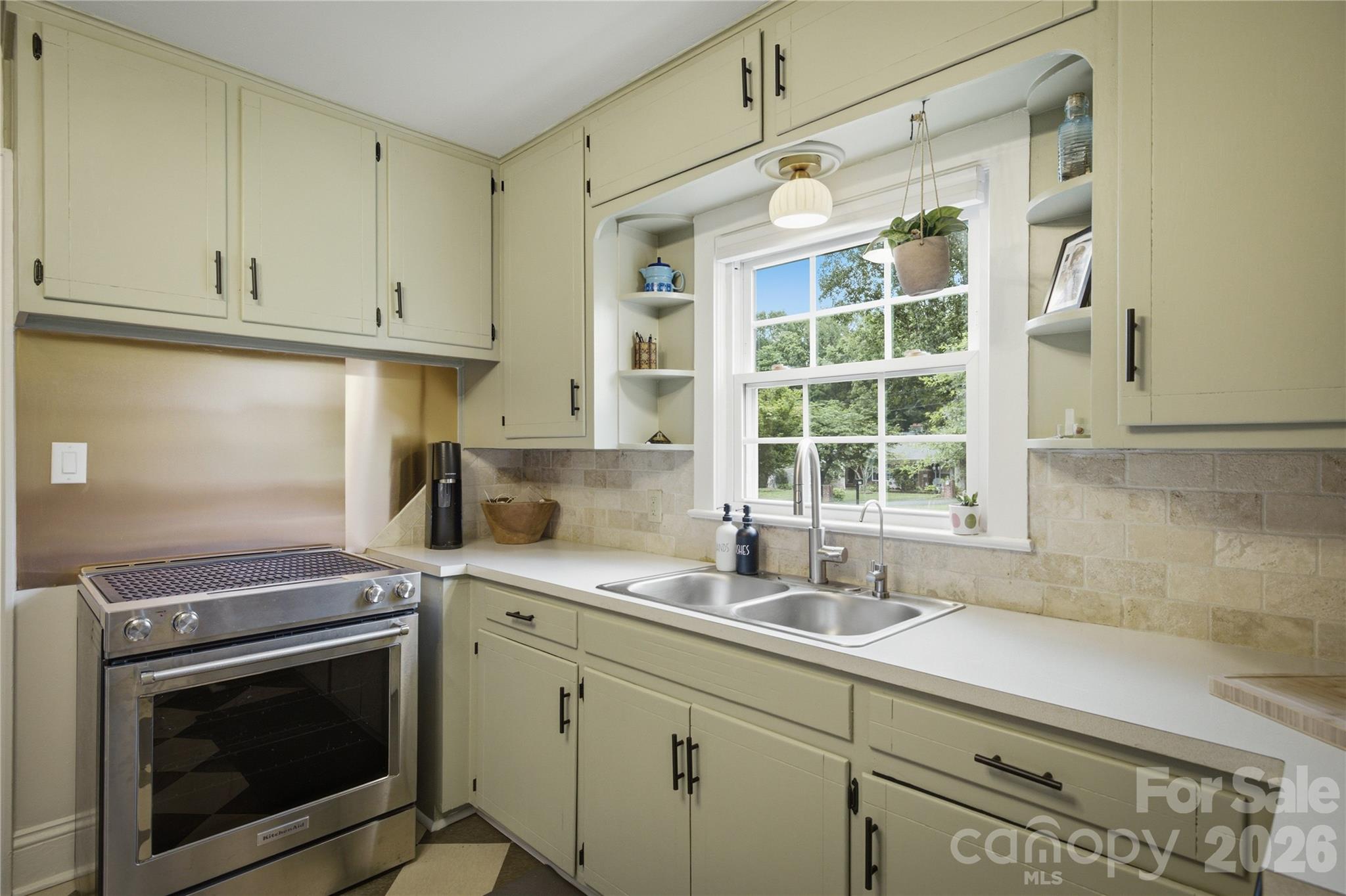 904 Bounous Street Property Photo 8