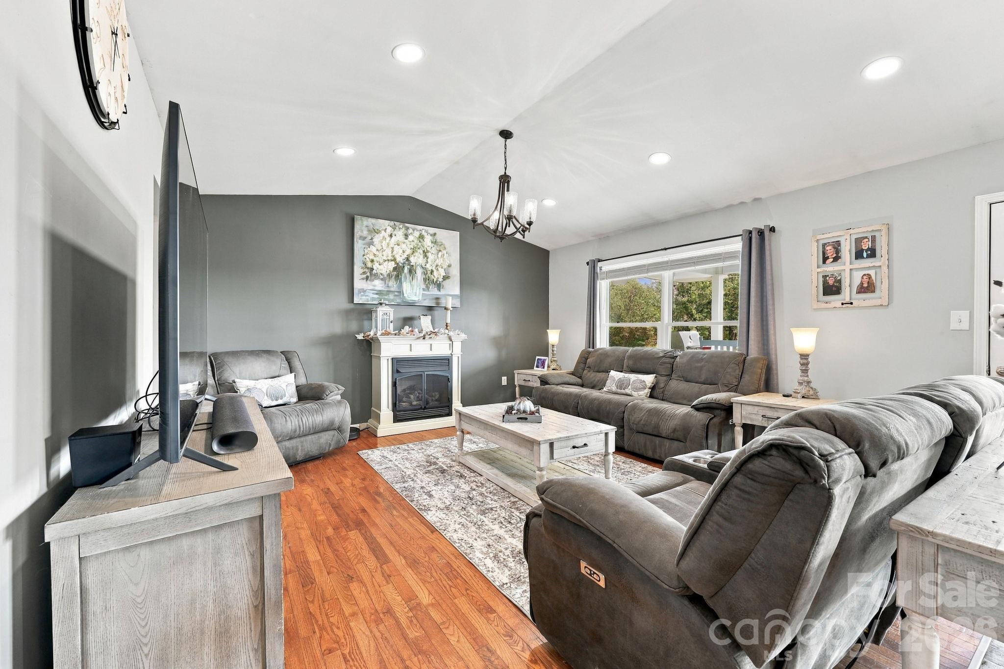 441 Country Drive Property Photo 10