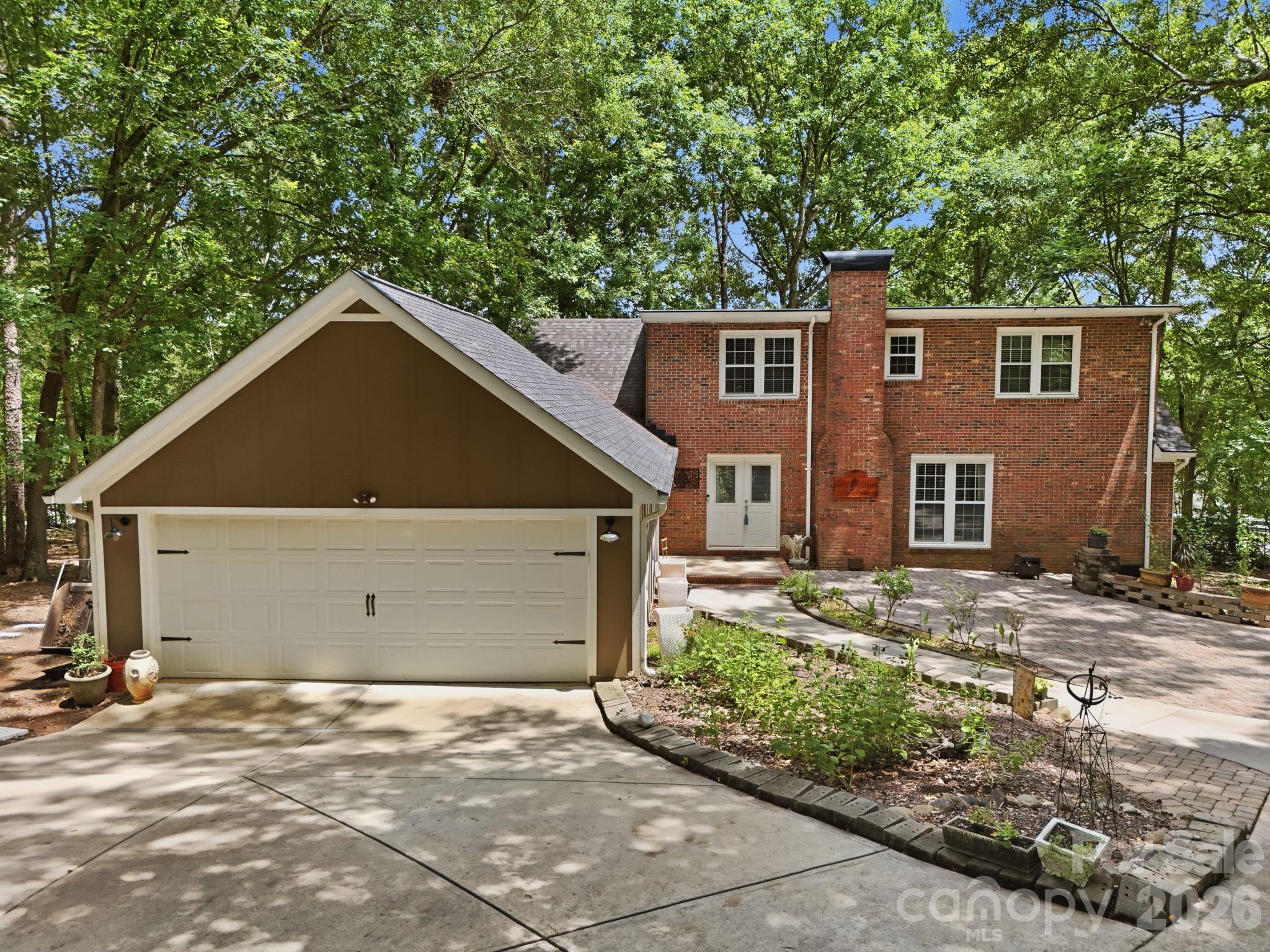 9475 Man O War Road Property Photo 3