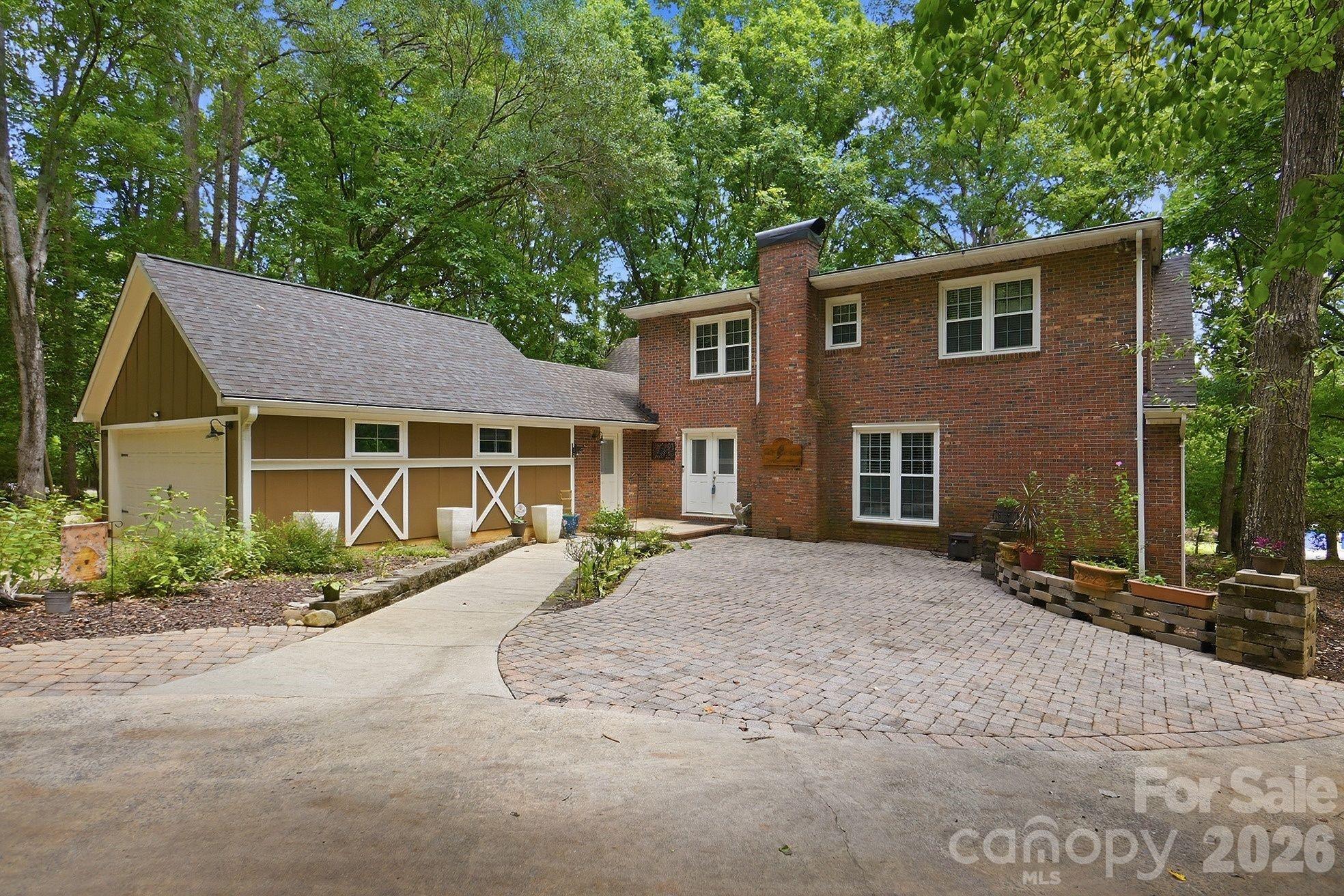 9475 Man O War Road Property Photo 4
