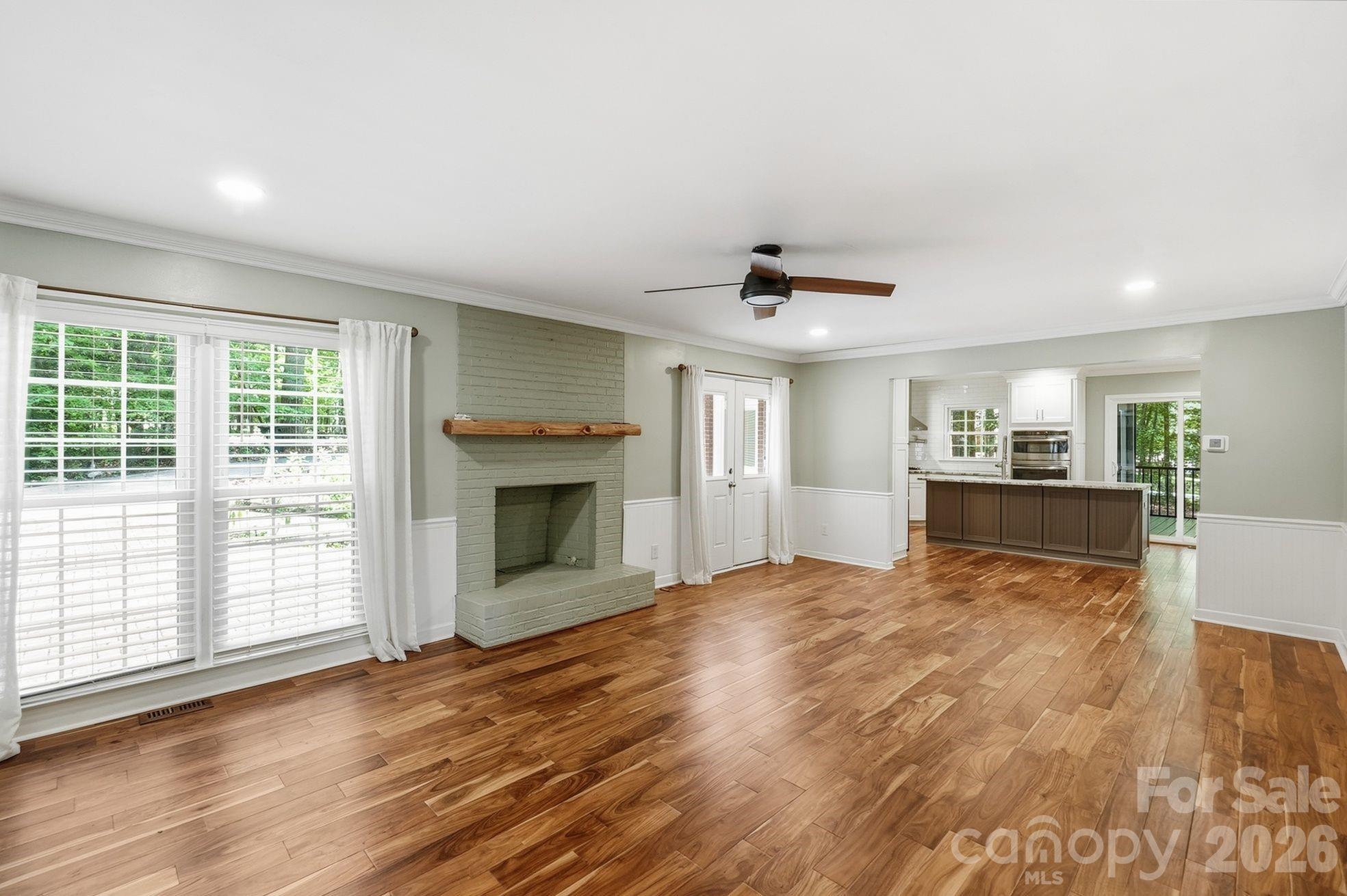 9475 Man O War Road Property Photo 6