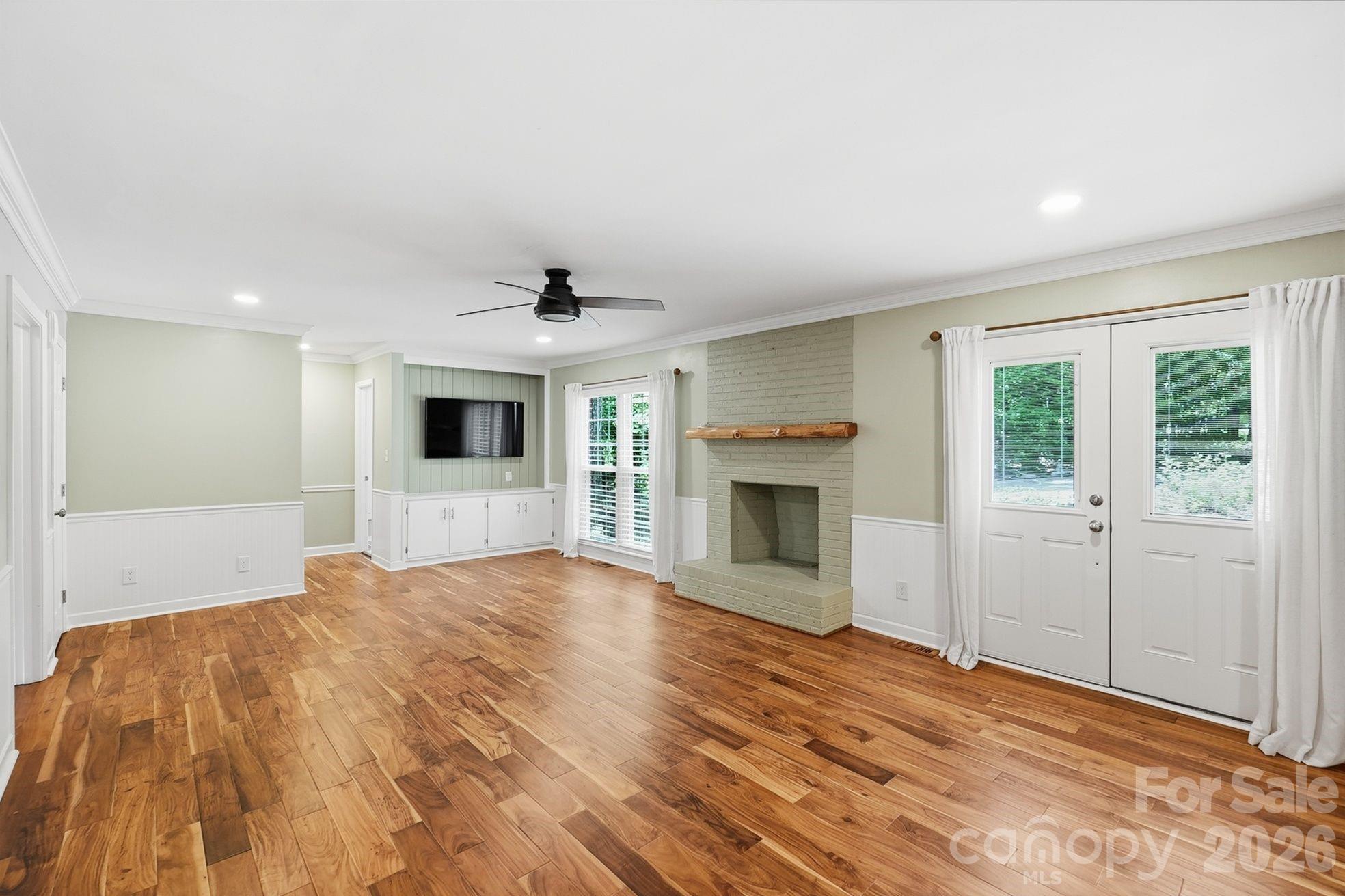 9475 Man O War Road Property Photo 7