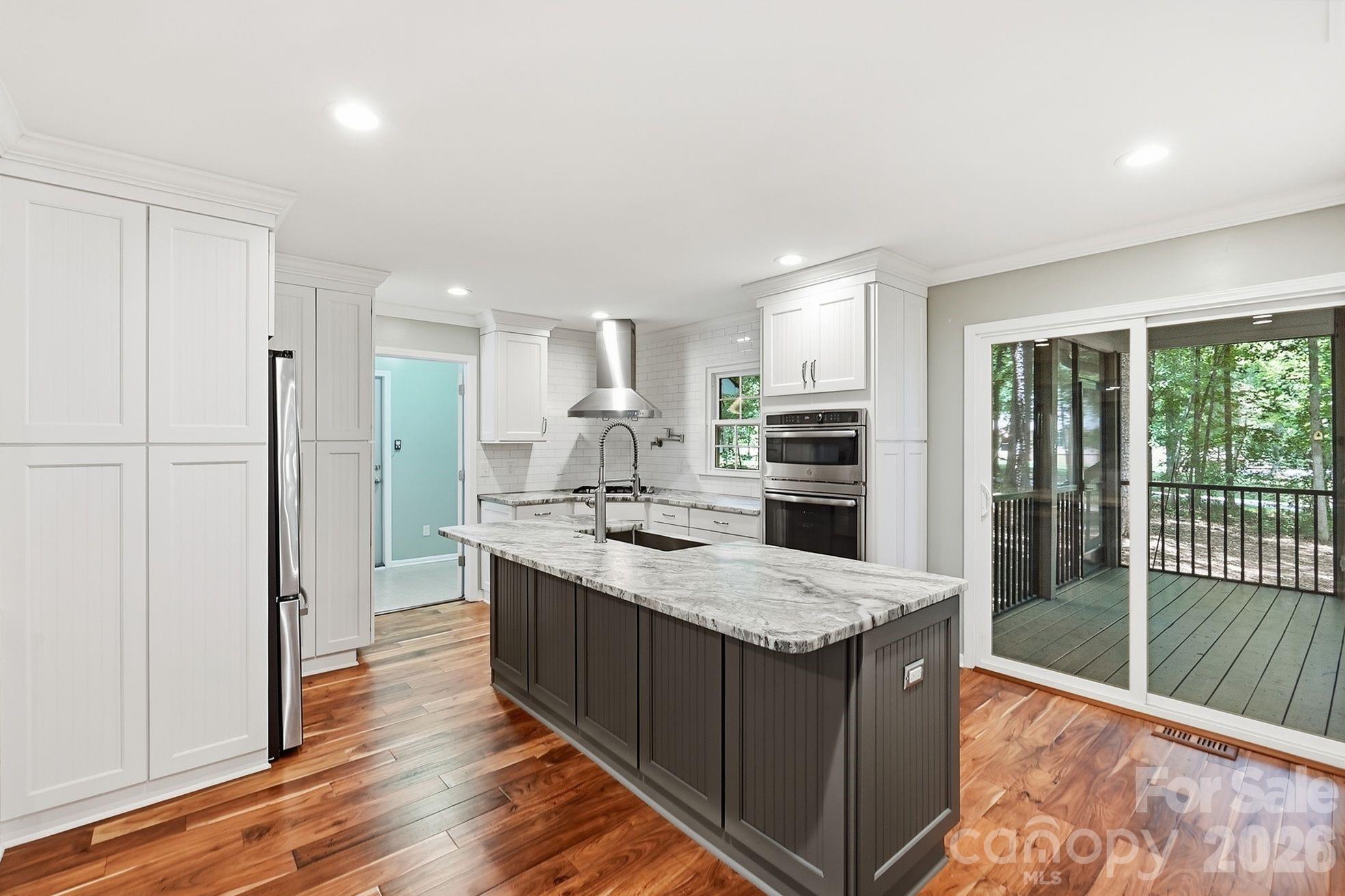 9475 Man O War Road Property Photo 10