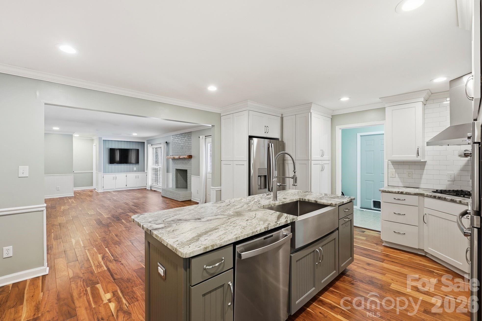 9475 Man O War Road Property Photo 11