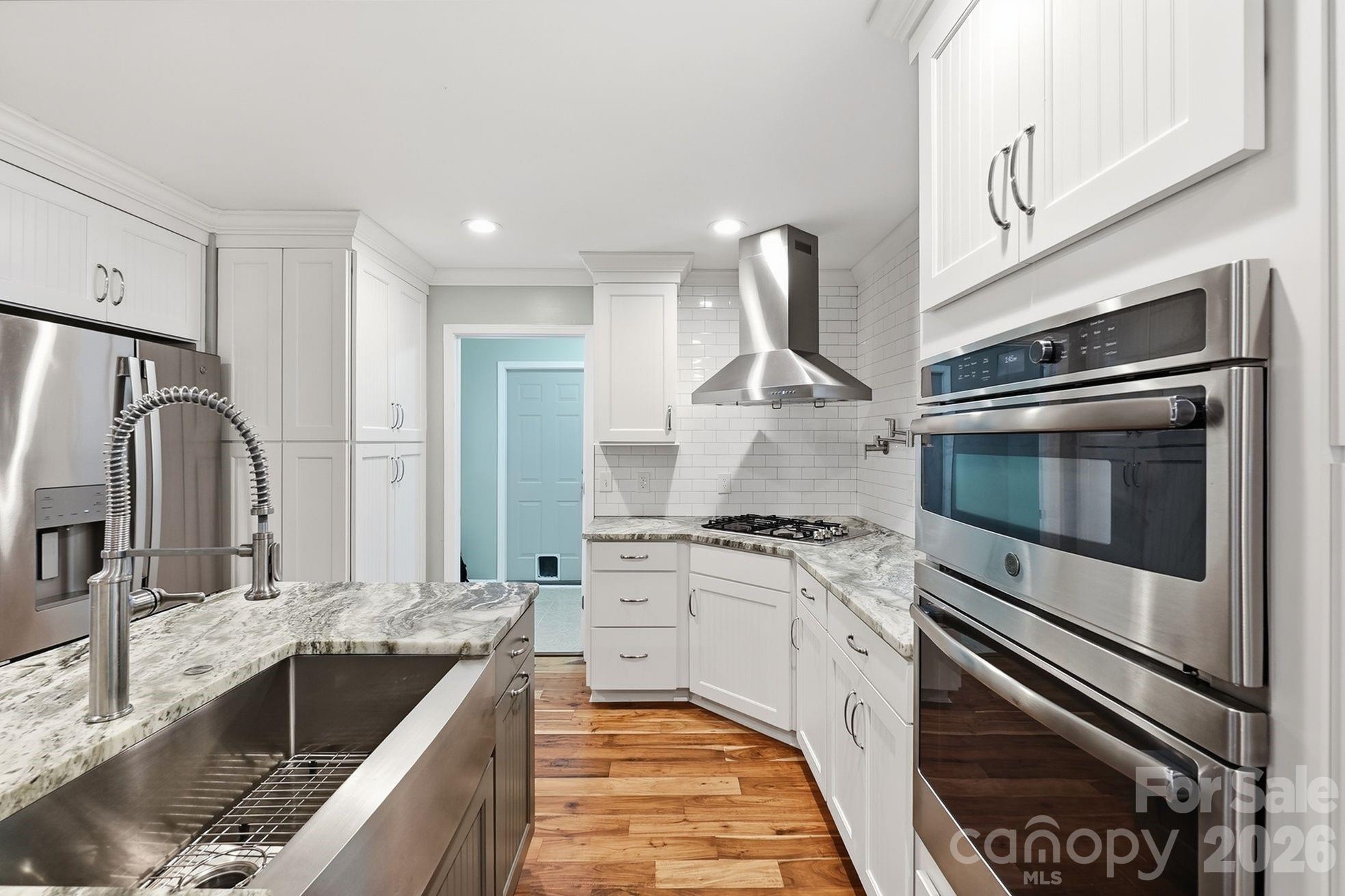 9475 Man O War Road Property Photo 12