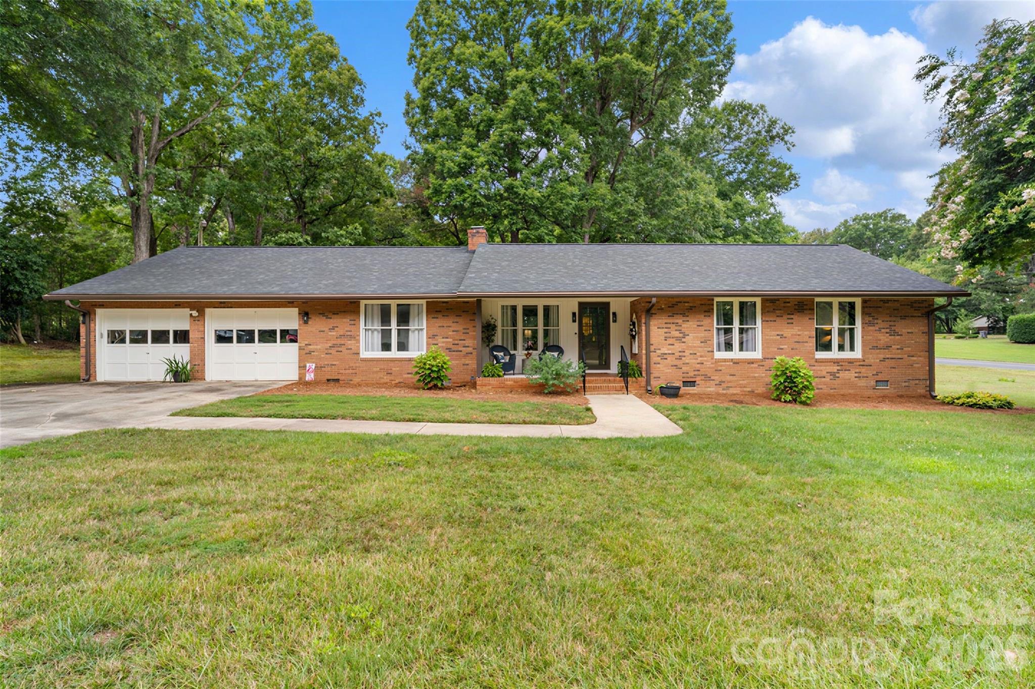 400 S Westover Drive Property Photo 2