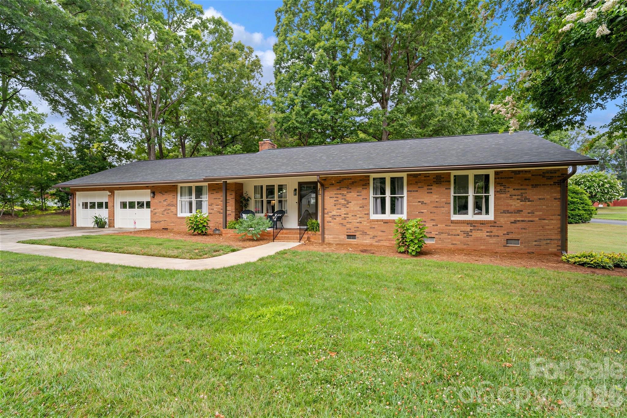 400 S Westover Drive Property Photo 3