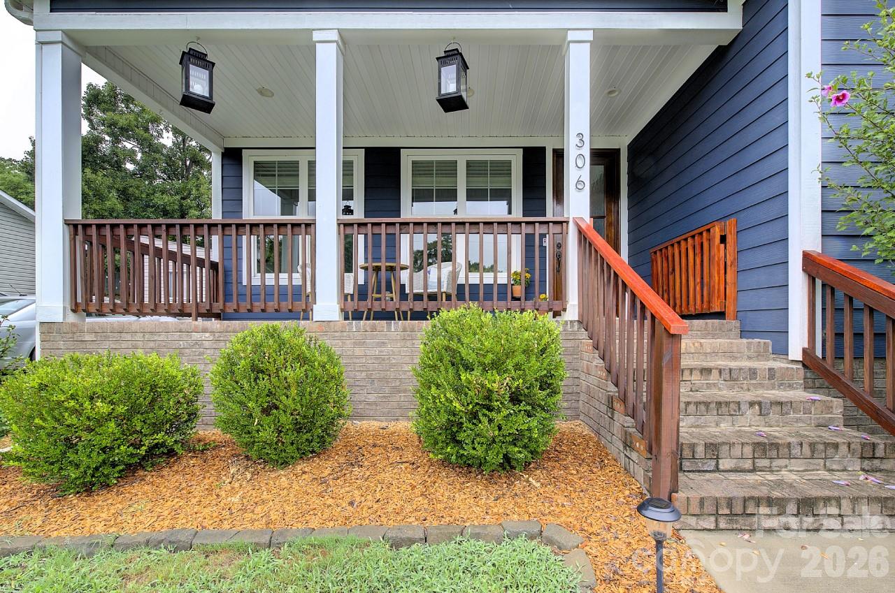 306 Clay Street Property Photo 3