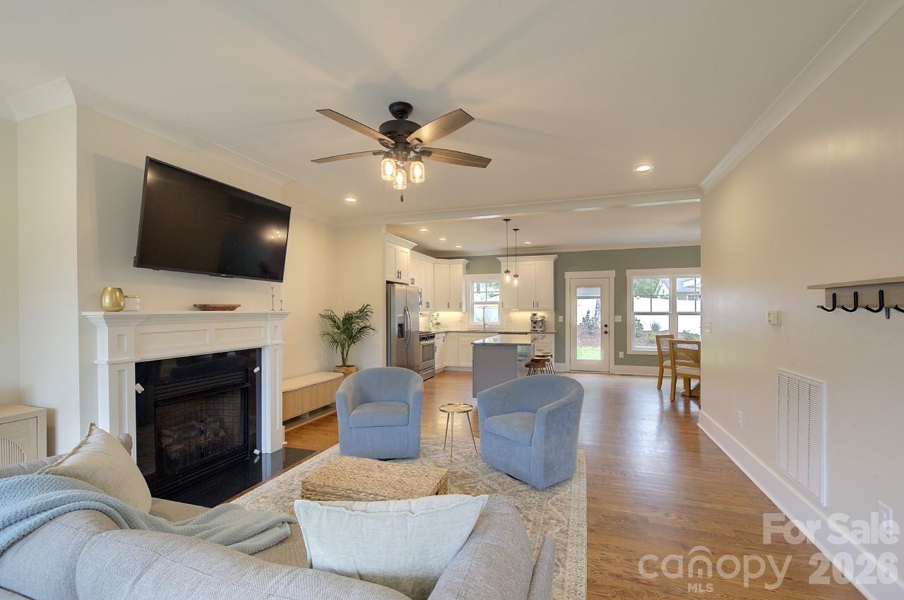 306 Clay Street Property Photo 8