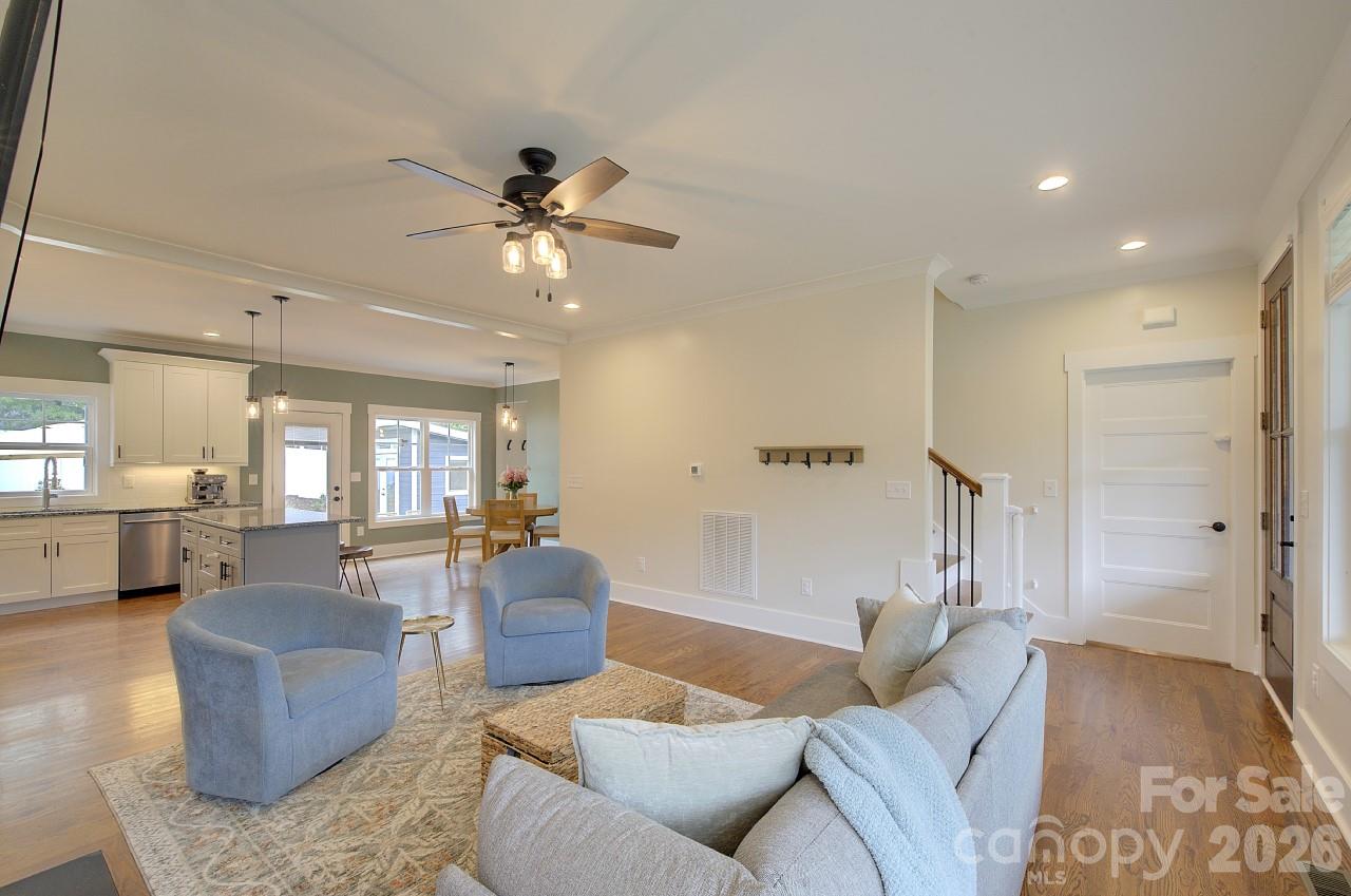306 Clay Street Property Photo 9
