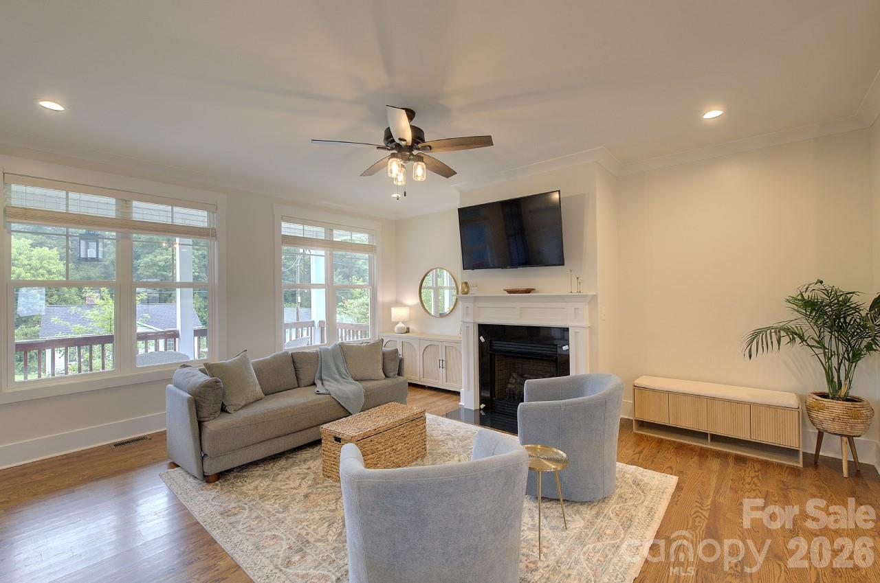 306 Clay Street Property Photo 10