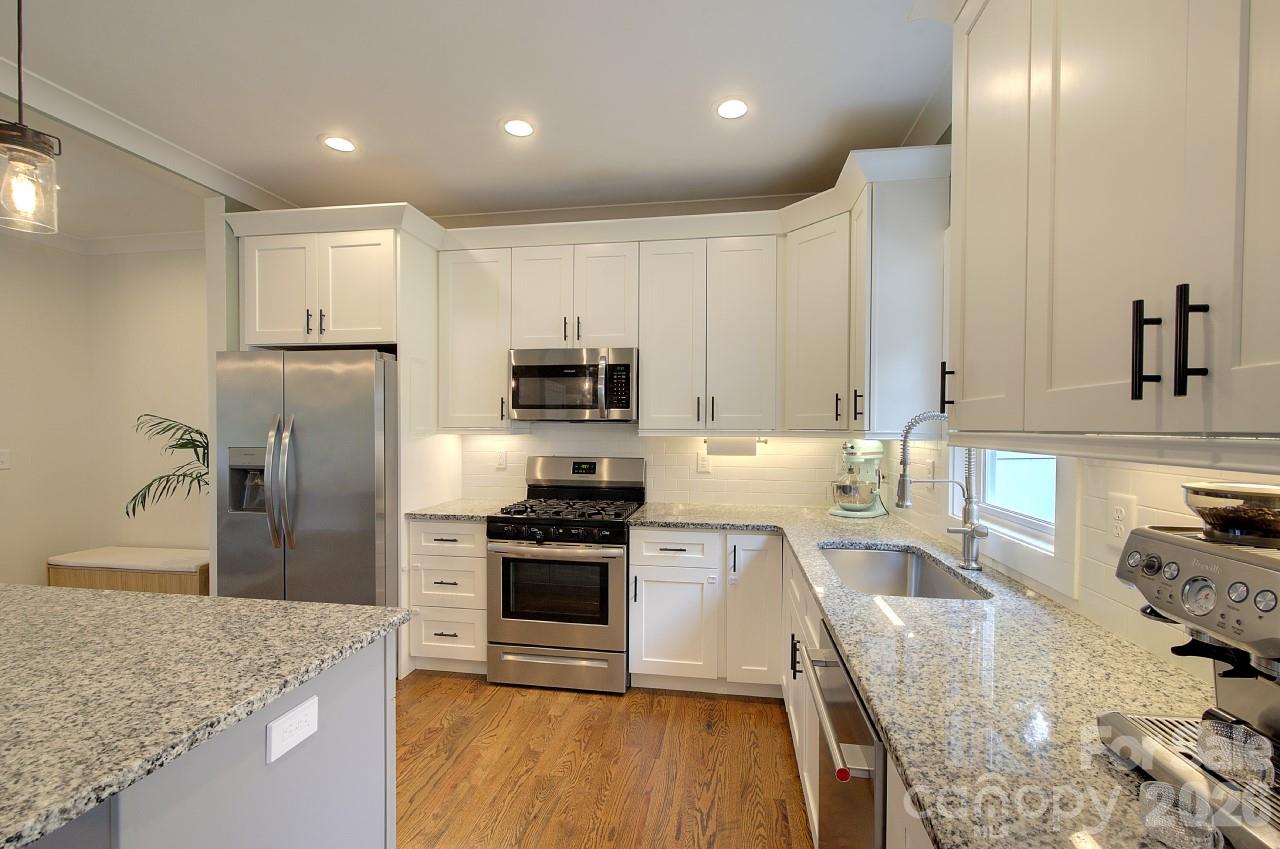 306 Clay Street Property Photo 11