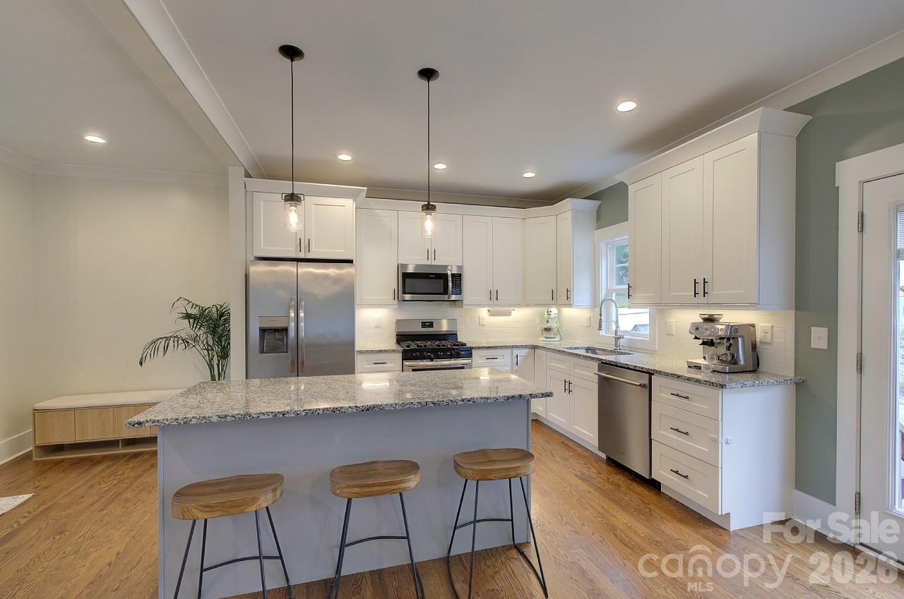 306 Clay Street Property Photo 14