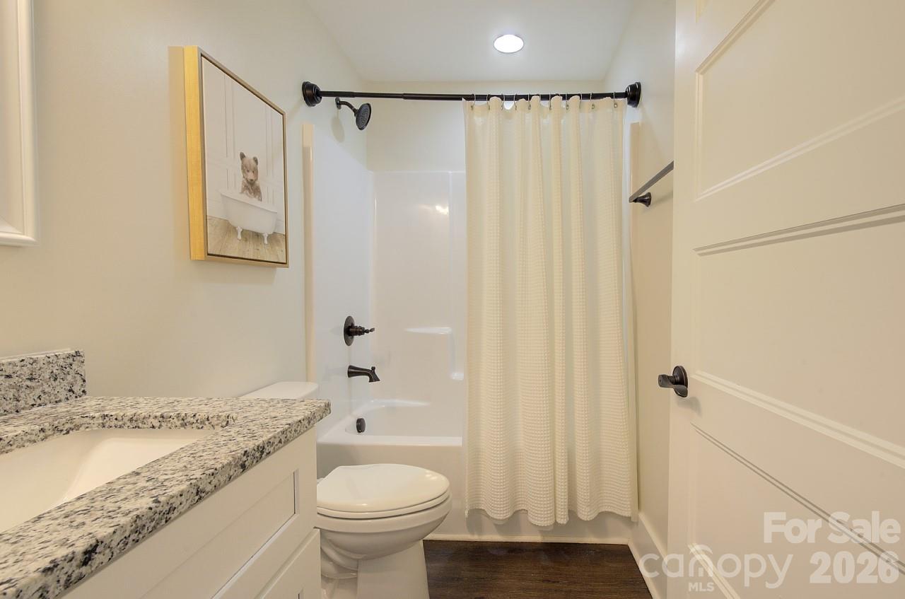 306 Clay Street Property Photo 28