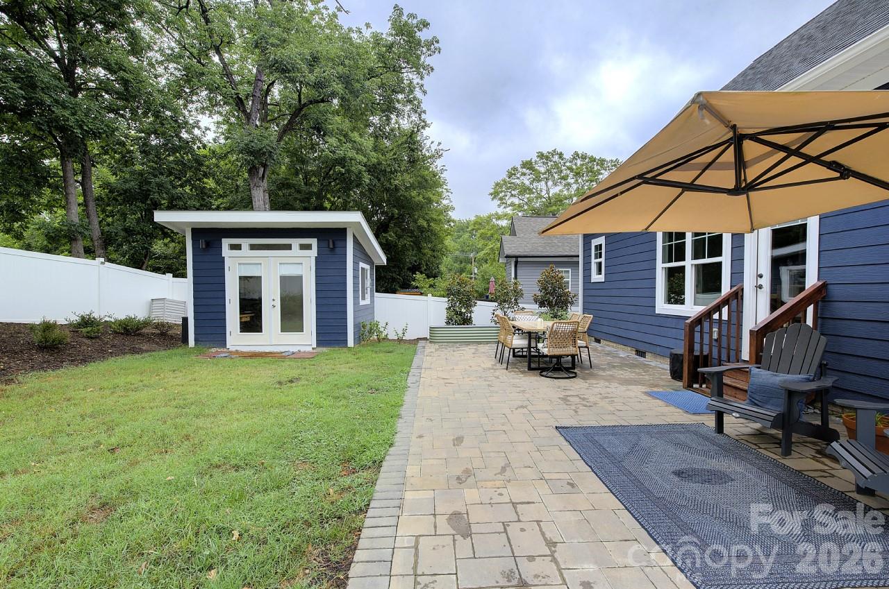 306 Clay Street Property Photo 34