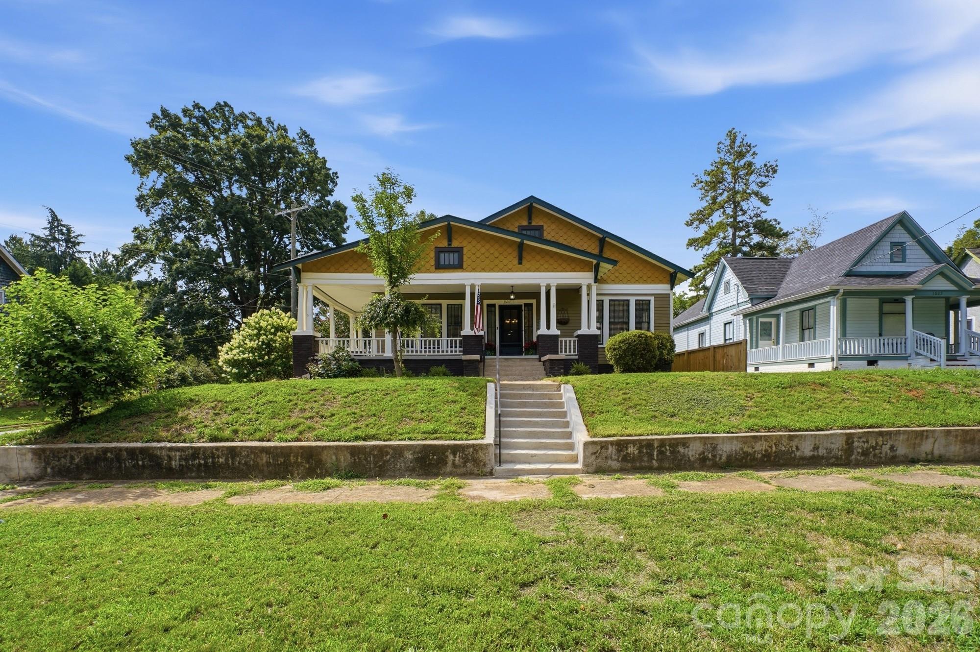 1627 N Main Street Property Photo 1