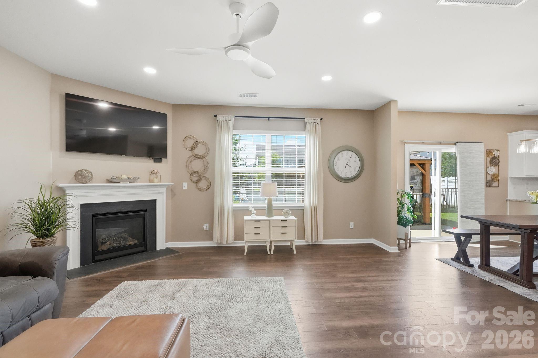 7572 Nolen Farm Drive Property Photo 8
