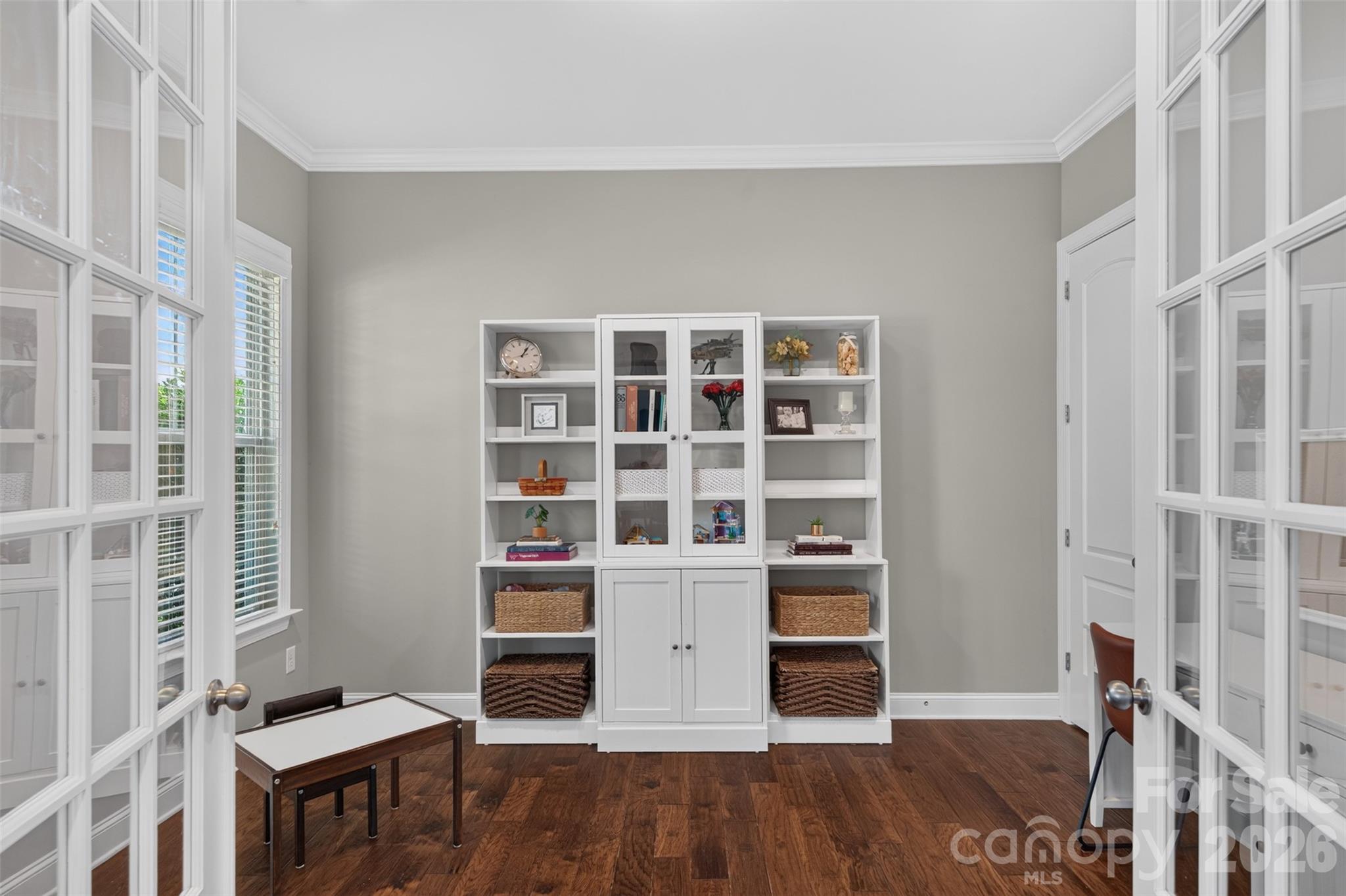 1001 Dunwoody Drive Property Photo 4