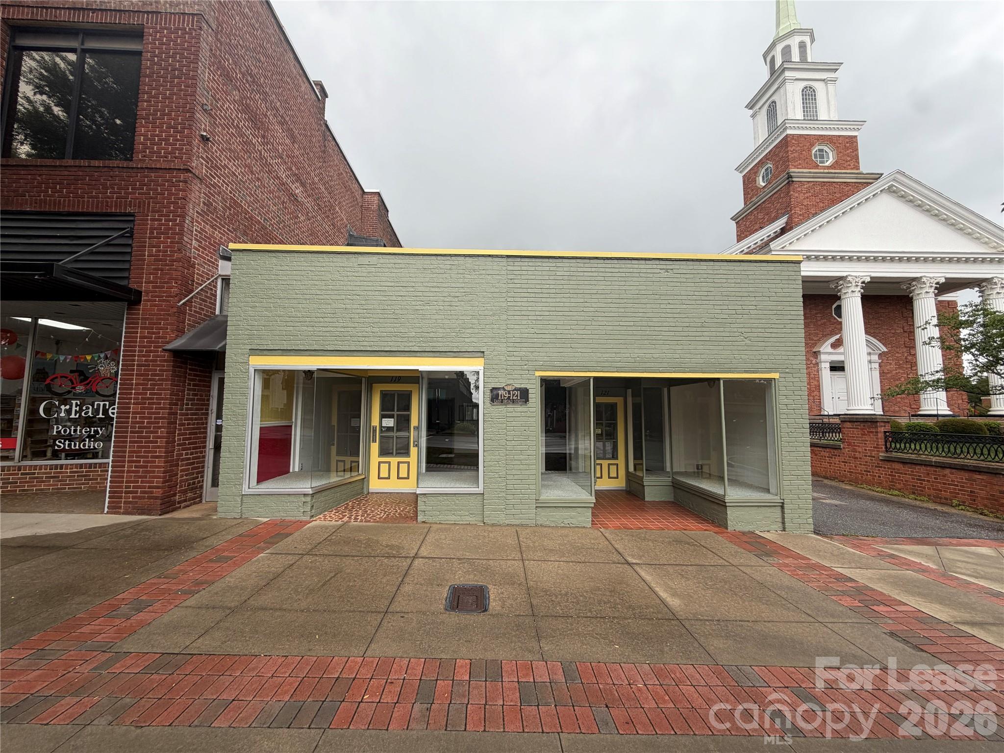 119 E Broad Street Property Photo 1