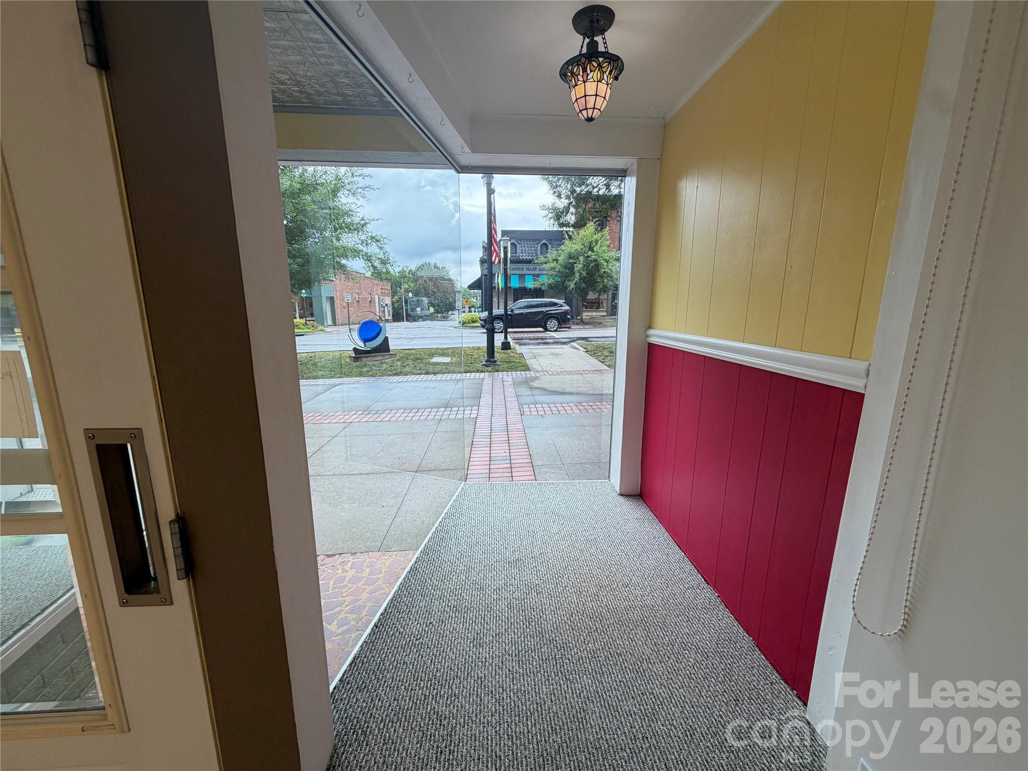 119 E Broad Street Property Photo 2