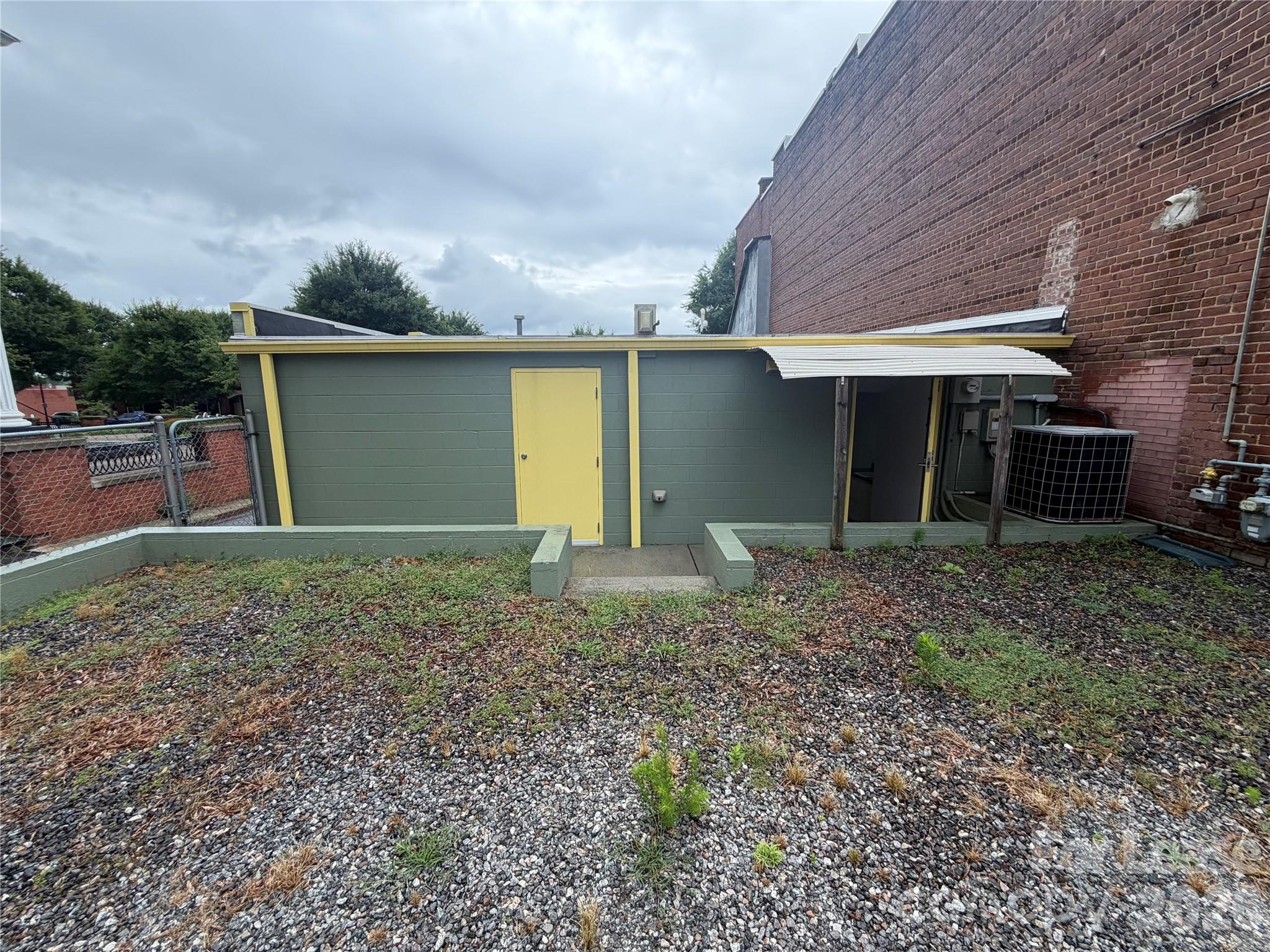 119 E Broad Street Property Photo 15