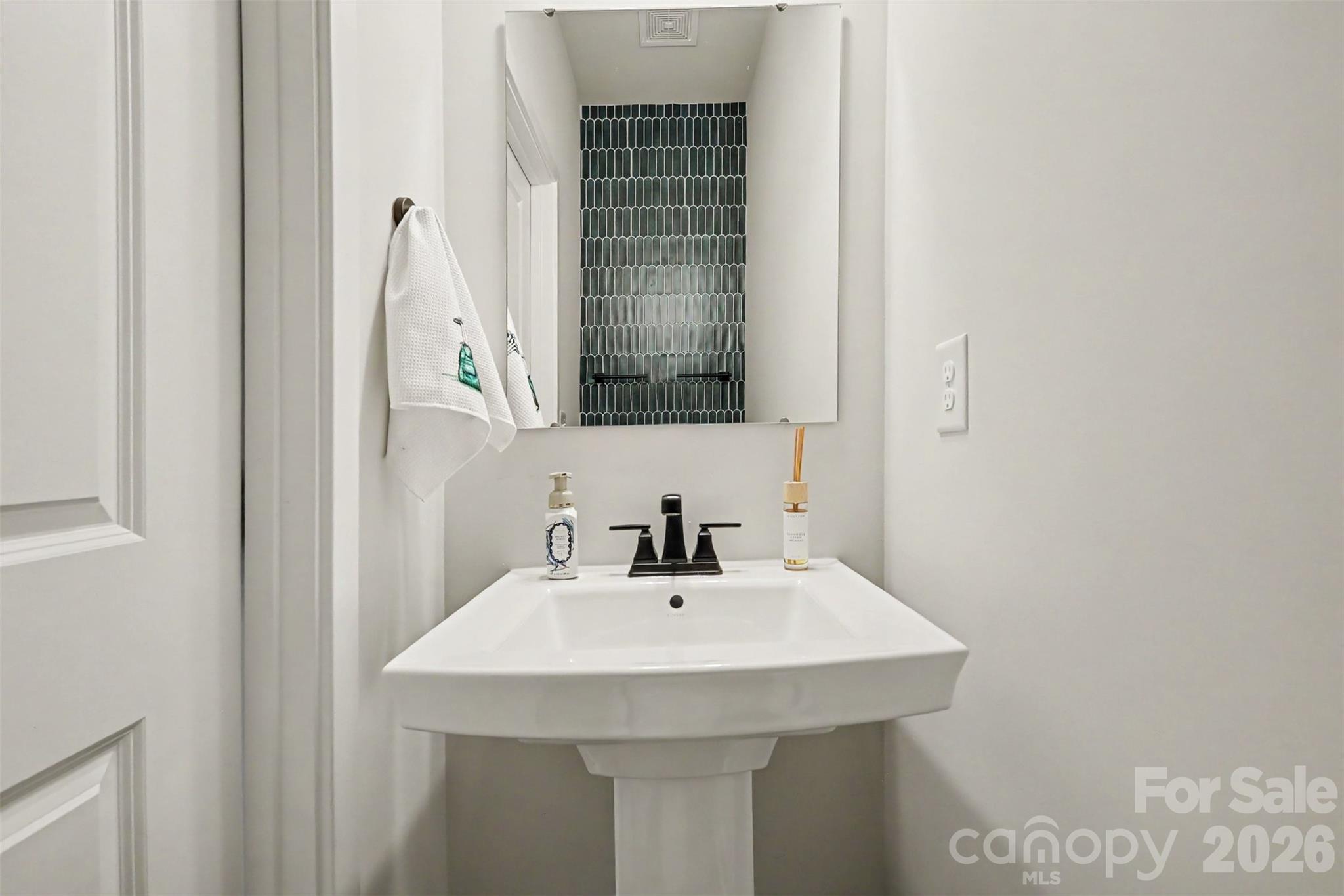 1018 Simcoe Lane Property Photo 15