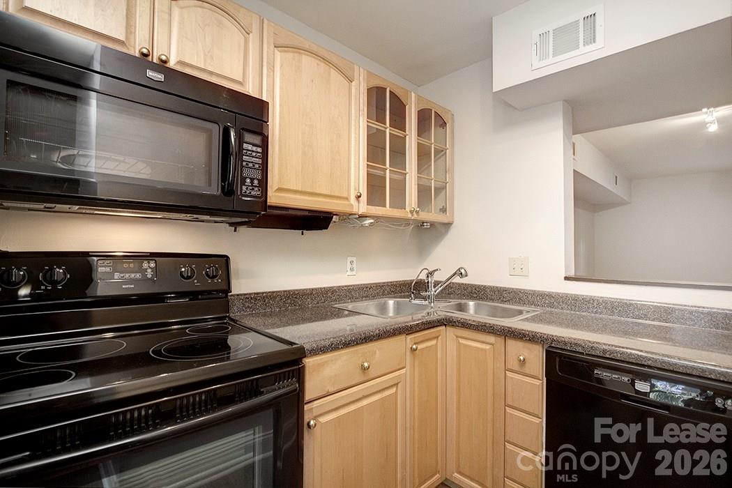 951 Hollywood Street K Property Photo 7