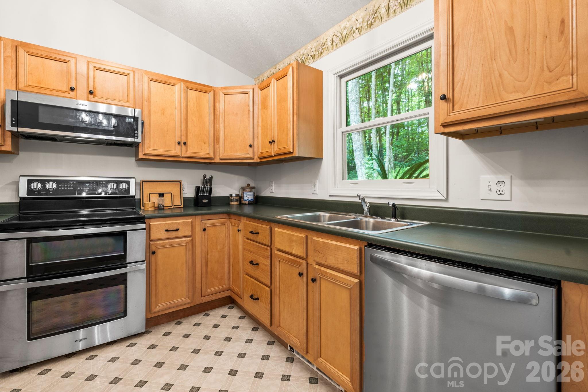 100 Summersweet Drive Property Photo 8