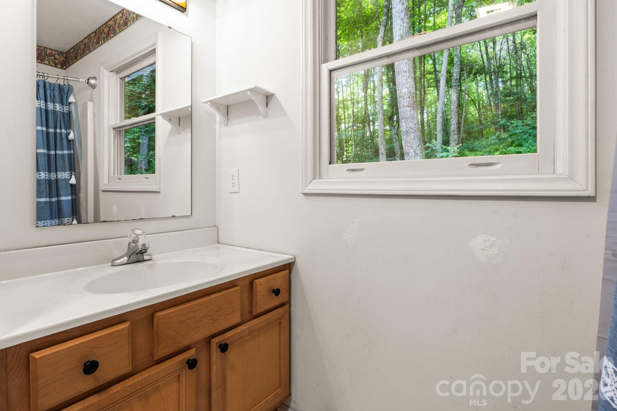 100 Summersweet Drive Property Photo 13
