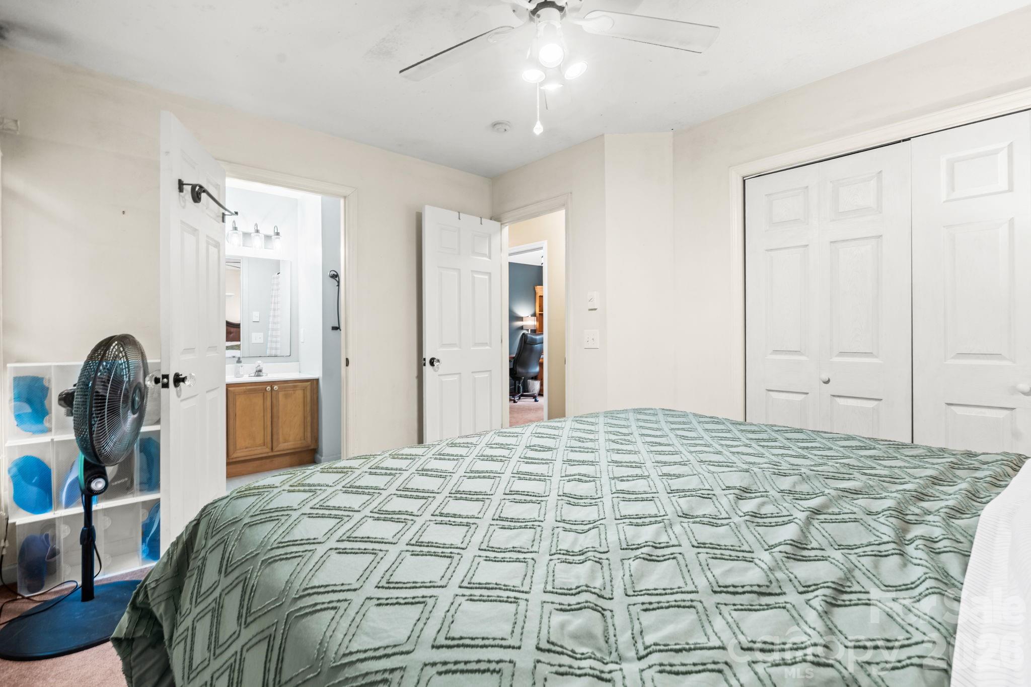 100 Summersweet Drive Property Photo 17
