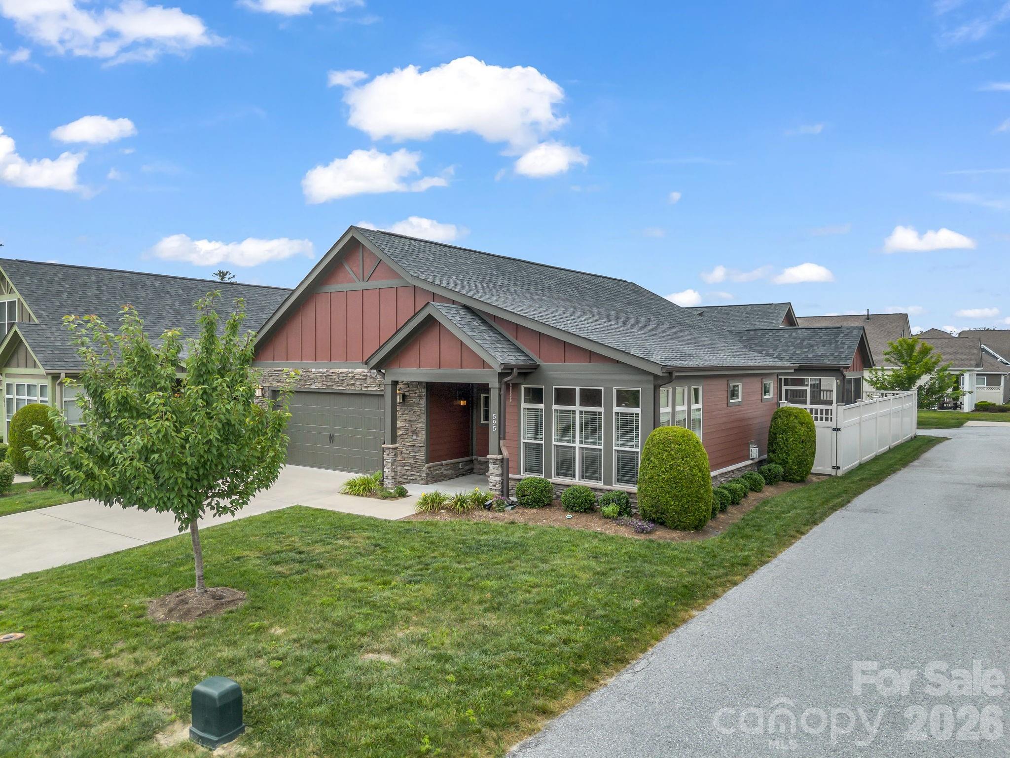 595 Summerfield Place Property Photo 2