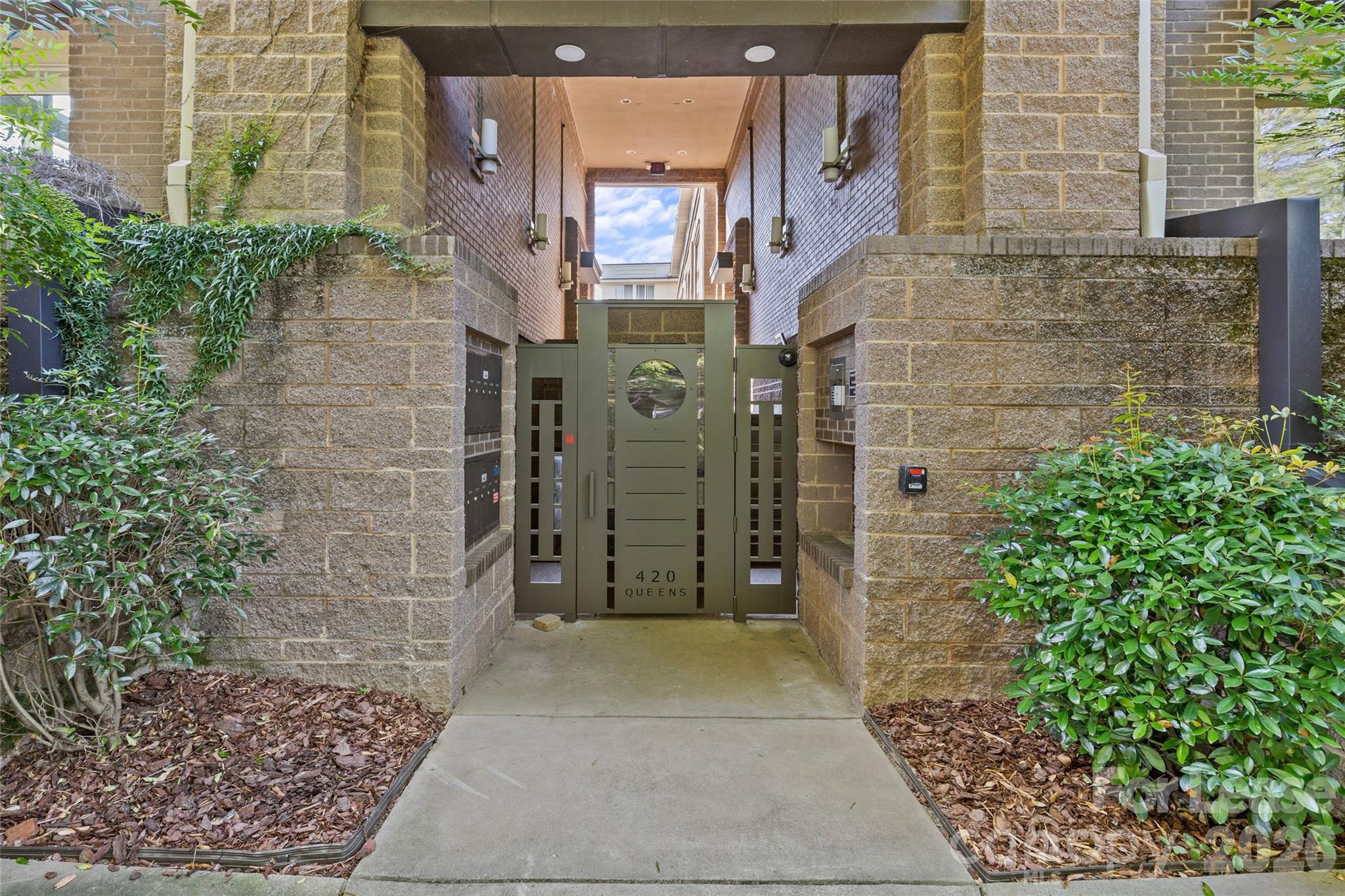 420 Queens Road 7 Property Photo 4