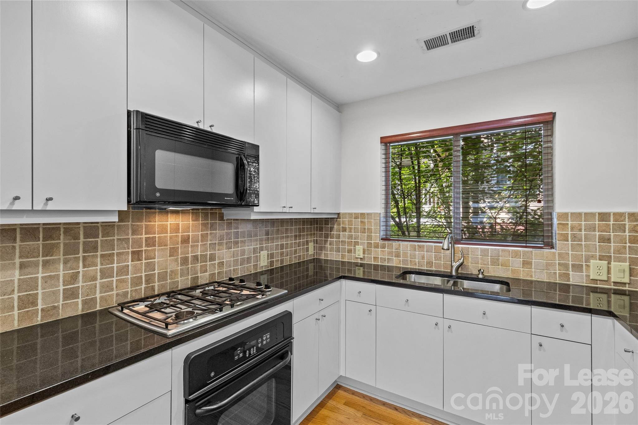 420 Queens Road 7 Property Photo 36