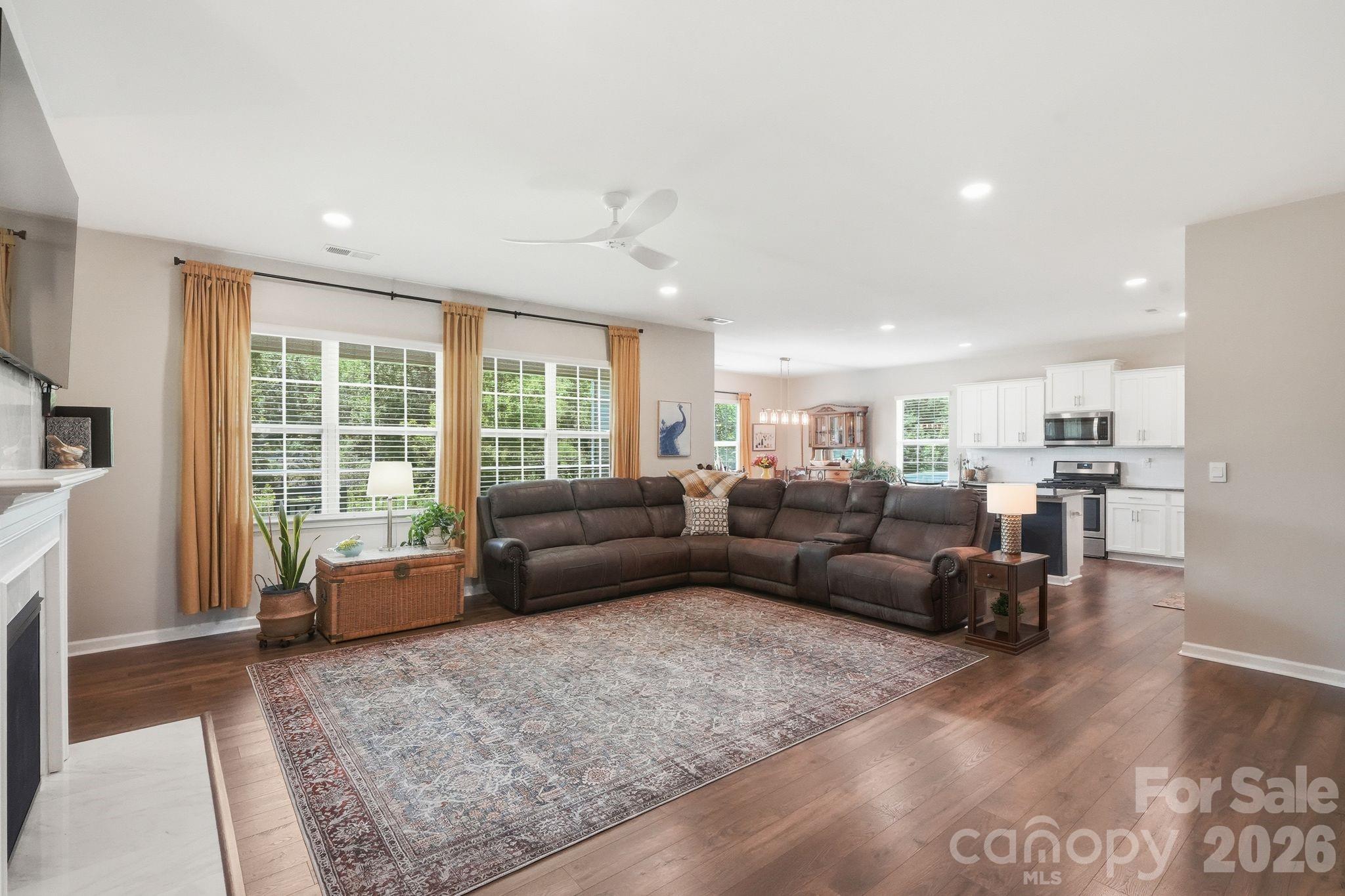 7735 Stonehouse Drive Property Photo 4