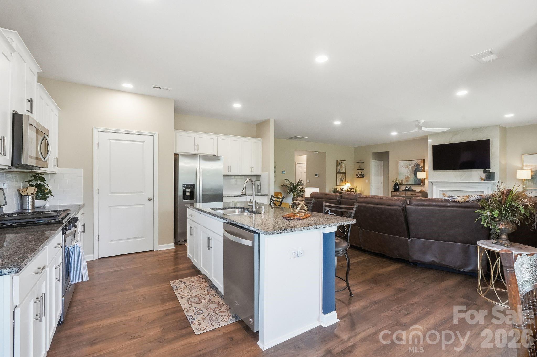 7735 Stonehouse Drive Property Photo 8